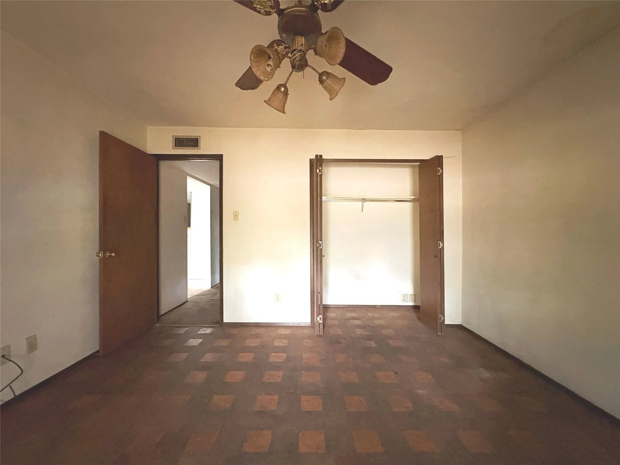 Single Family Residence For Sale in Dallas County , 8516 Londonderry Lane, Dallas, Texas 75228, 3 Bedroom, 2 Bathroom, 2 Garage spaces, 1,667 Sqft, built in 1977, mls#21329844, Real Estate Agent in Dallas, Homes For Sale in Dallas county, Homes For Sale in Dallas, Realtor in Dallas Texas, Real Estate Brokerage Independent Realty Texas, Luminita Cordes Realtor