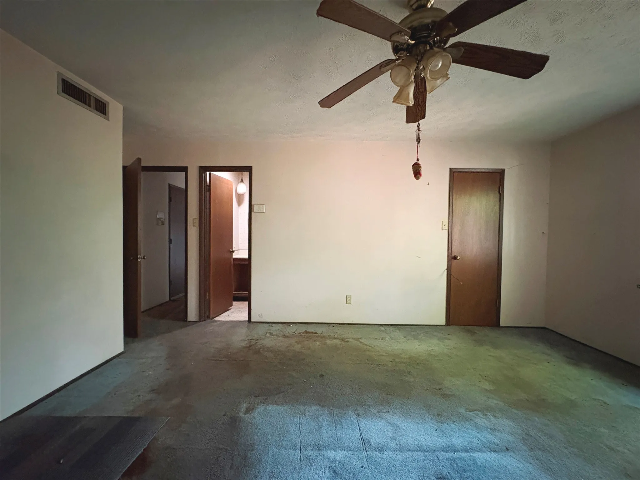 Single Family Residence For Sale in Dallas County , 8516 Londonderry Lane, Dallas, Texas 75228, 3 Bedroom, 2 Bathroom, 2 Garage spaces, 1,667 Sqft, built in 1977, mls#21329844, Real Estate Agent in Dallas, Homes For Sale in Dallas county, Homes For Sale in Dallas, Realtor in Dallas Texas, Real Estate Brokerage Independent Realty Texas, Luminita Cordes Realtor