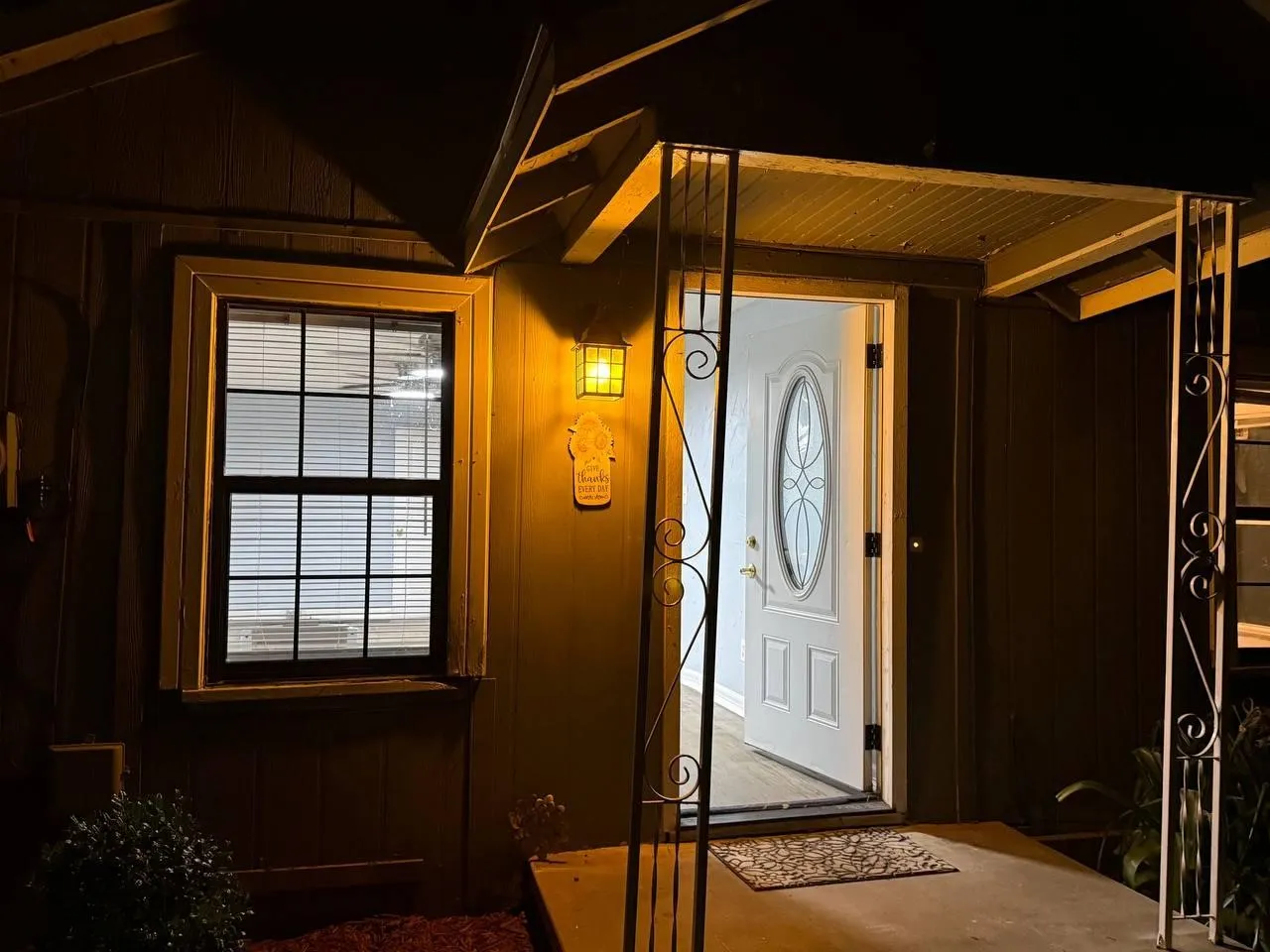 Single Family Residence For Rent in Hopkins County , 1100 Jackson Street N, Sulphur Springs, Texas 75482, 3 Bedrooms, 2 Bathrooms, Garage spaces, 1,290 Sqft, built in 1936, Price $1,100, mls#21330513, Real Estate Agent in Sulphur Springs, Homes For Rent in Hopkins county, Homes For Rent in Sulphur Springs, Realtor in Sulphur Springs Texas, Real Estate Brokerage Independent Realty Texas, Luminita Cordes Realtor