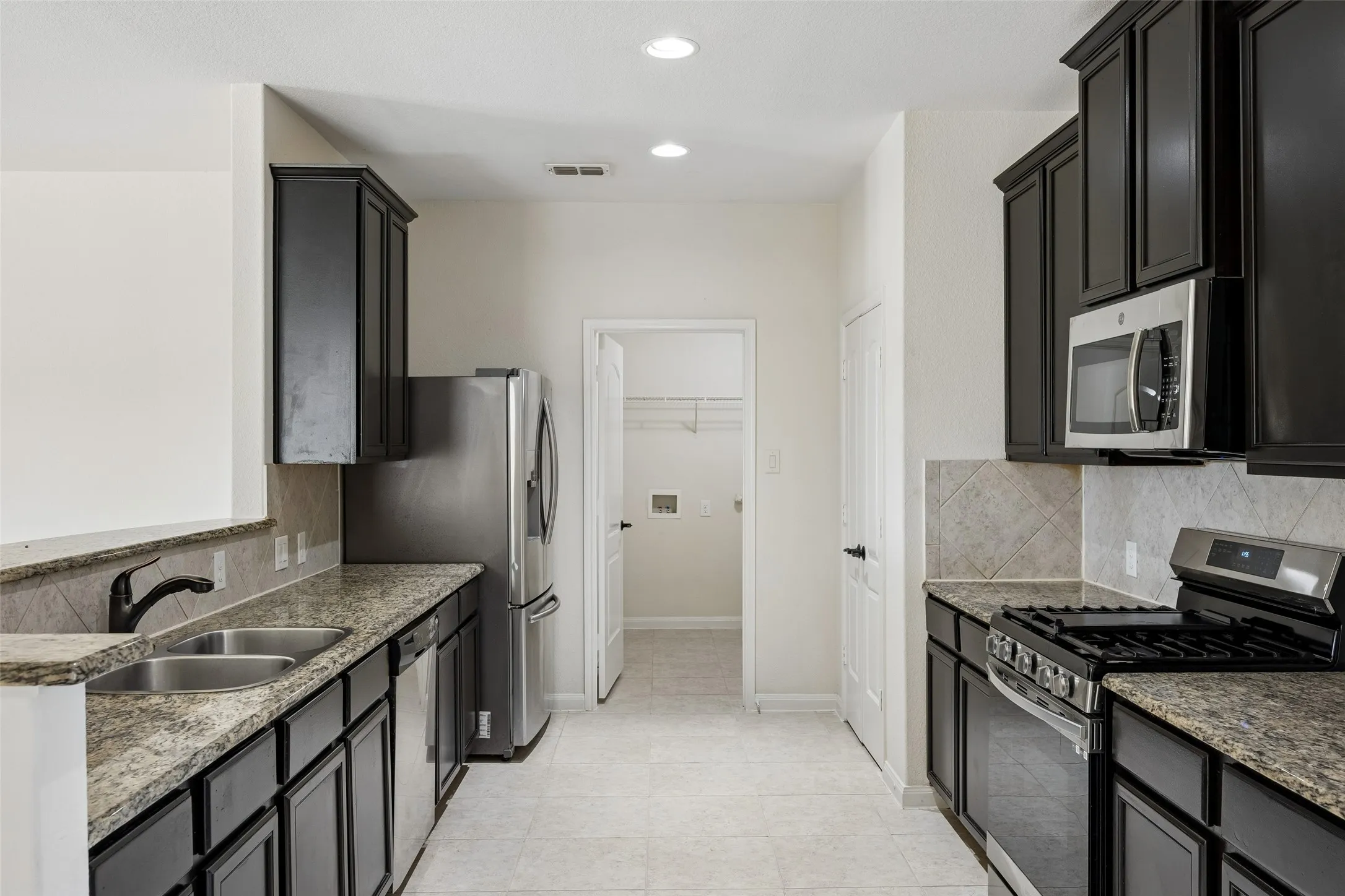 Single Family Residence For Sale in Collin County , 447 Lipizzan Lane, Celina, Texas 75009, 4 Bedroom, 2 Bathroom, 2 Garage spaces, 1,969 Sqft, built in 2015, mls#21319656, Real Estate Agent in Celina, Homes For Sale in Collin county, Homes For Sale in Celina, Realtor in Celina Texas, Real Estate Brokerage Independent Realty Texas, Luminita Cordes Realtor