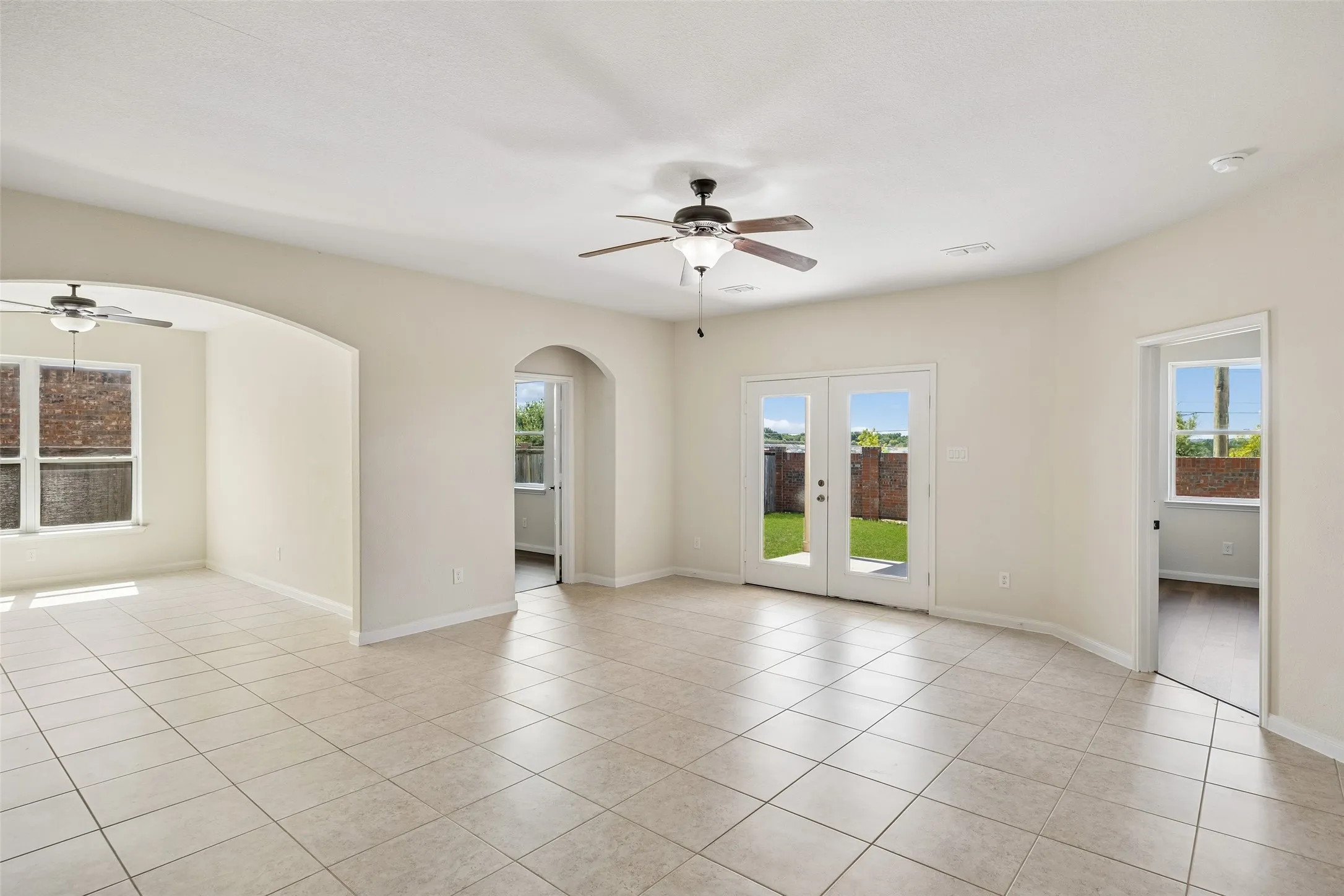 Single Family Residence For Sale in Collin County , 447 Lipizzan Lane, Celina, Texas 75009, 4 Bedroom, 2 Bathroom, 2 Garage spaces, 1,969 Sqft, built in 2015, mls#21319656, Real Estate Agent in Celina, Homes For Sale in Collin county, Homes For Sale in Celina, Realtor in Celina Texas, Real Estate Brokerage Independent Realty Texas, Luminita Cordes Realtor