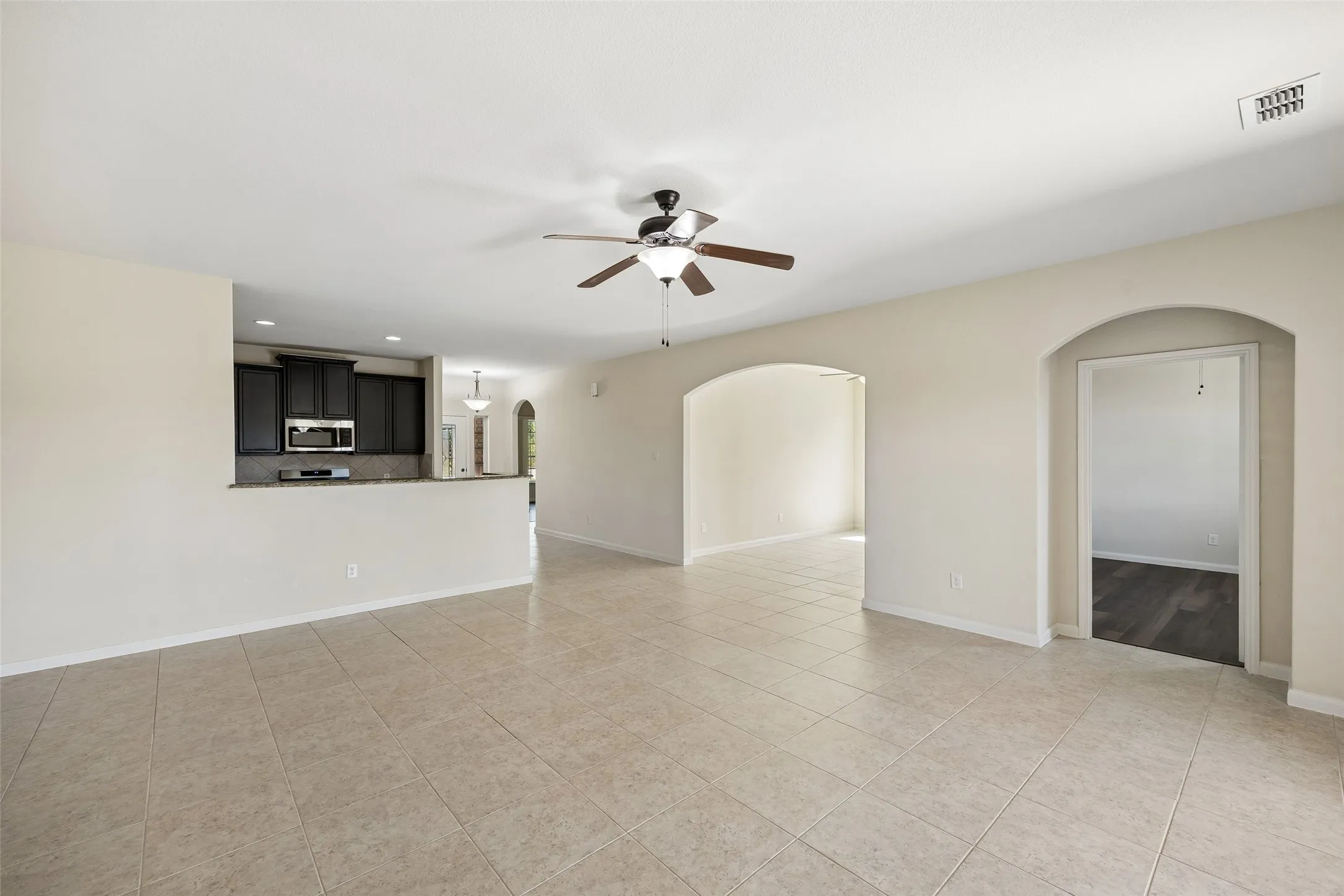 Single Family Residence For Sale in Collin County , 447 Lipizzan Lane, Celina, Texas 75009, 4 Bedroom, 2 Bathroom, 2 Garage spaces, 1,969 Sqft, built in 2015, mls#21319656, Real Estate Agent in Celina, Homes For Sale in Collin county, Homes For Sale in Celina, Realtor in Celina Texas, Real Estate Brokerage Independent Realty Texas, Luminita Cordes Realtor