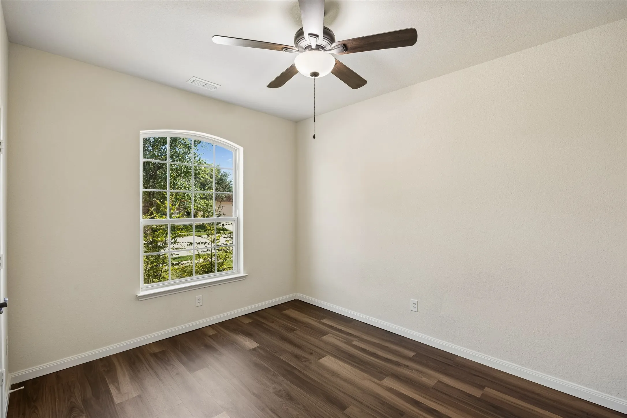 Single Family Residence For Sale in Collin County , 447 Lipizzan Lane, Celina, Texas 75009, 4 Bedroom, 2 Bathroom, 2 Garage spaces, 1,969 Sqft, built in 2015, mls#21319656, Real Estate Agent in Celina, Homes For Sale in Collin county, Homes For Sale in Celina, Realtor in Celina Texas, Real Estate Brokerage Independent Realty Texas, Luminita Cordes Realtor