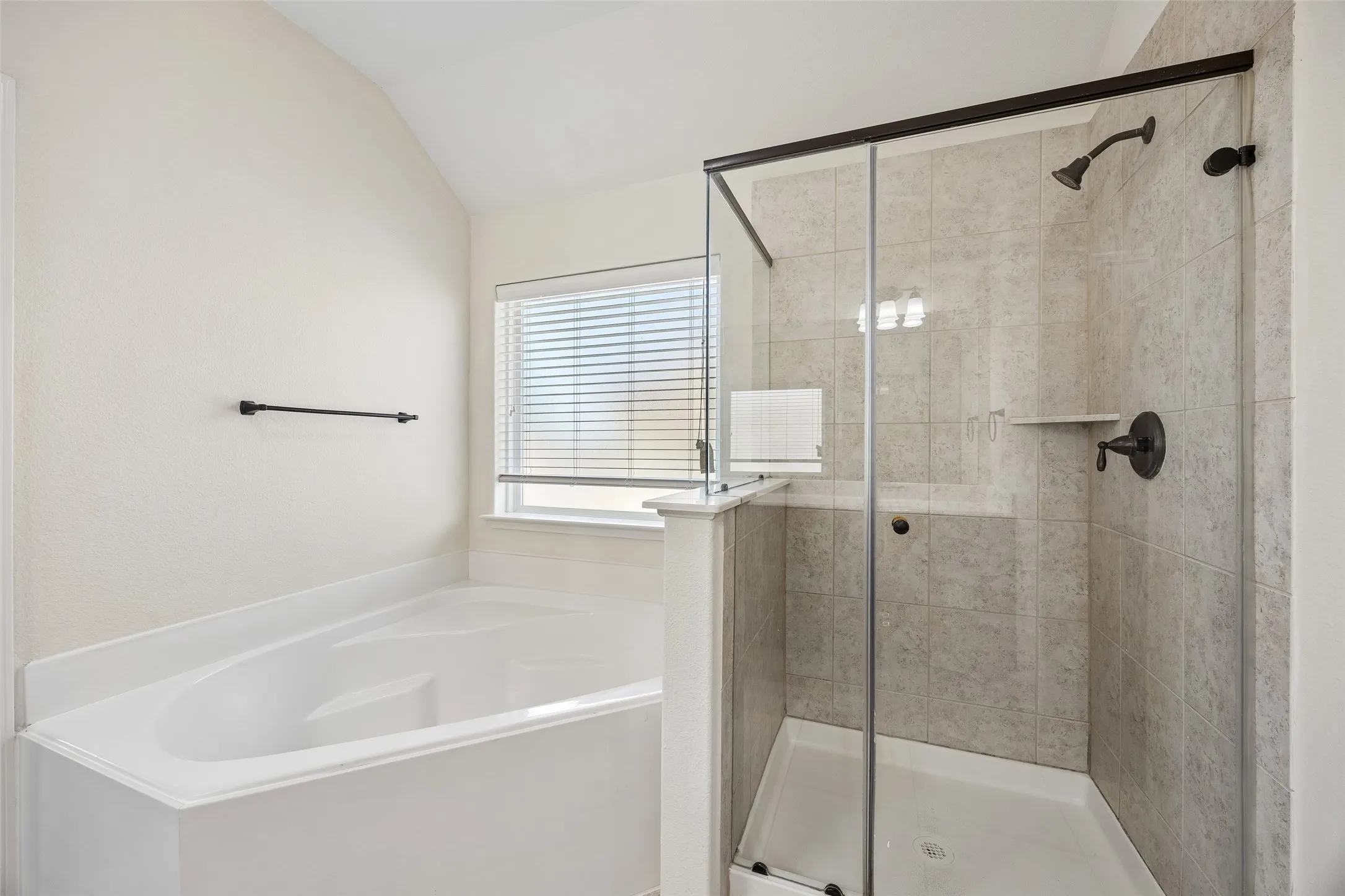 Single Family Residence For Sale in Collin County , 447 Lipizzan Lane, Celina, Texas 75009, 4 Bedroom, 2 Bathroom, 2 Garage spaces, 1,969 Sqft, built in 2015, mls#21319656, Real Estate Agent in Celina, Homes For Sale in Collin county, Homes For Sale in Celina, Realtor in Celina Texas, Real Estate Brokerage Independent Realty Texas, Luminita Cordes Realtor