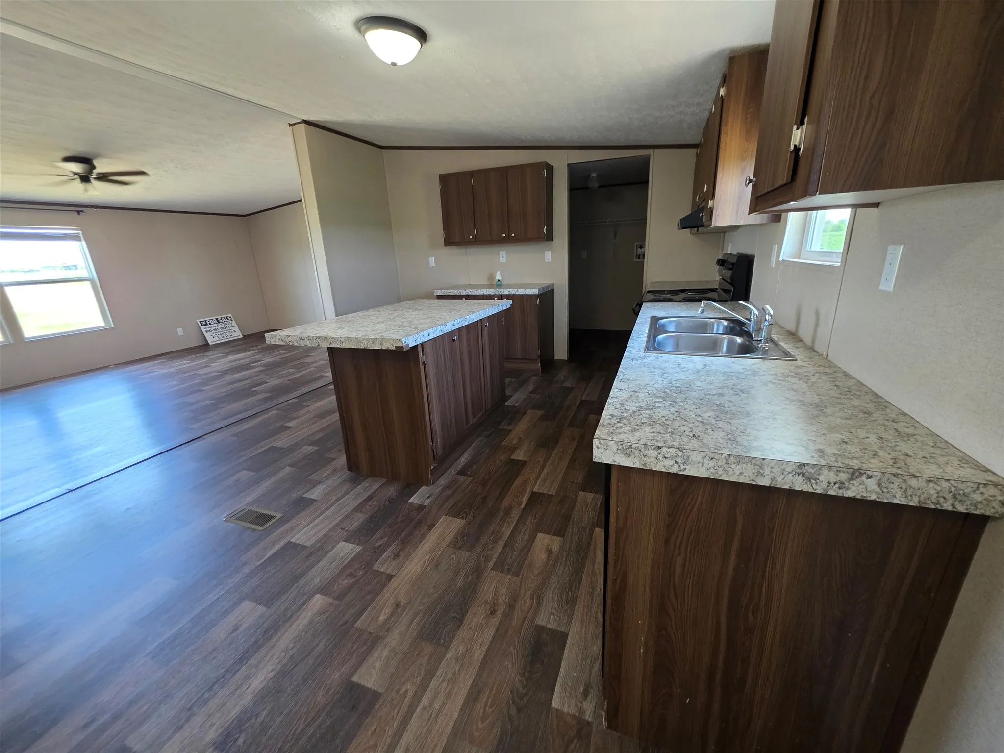 Manufactured Home For Sale in Hopkins County , 220 Private Road 5177, Sulphur Springs, Texas 75482, 4 Bedroom, 2 Bathroom, Garage spaces, 2,016 Sqft, built in 2022, mls#21323020, Real Estate Agent in Sulphur Springs, Homes For Sale in Hopkins county, Homes For Sale in Sulphur Springs, Realtor in Sulphur Springs Texas, Real Estate Brokerage Independent Realty Texas, Luminita Cordes Realtor