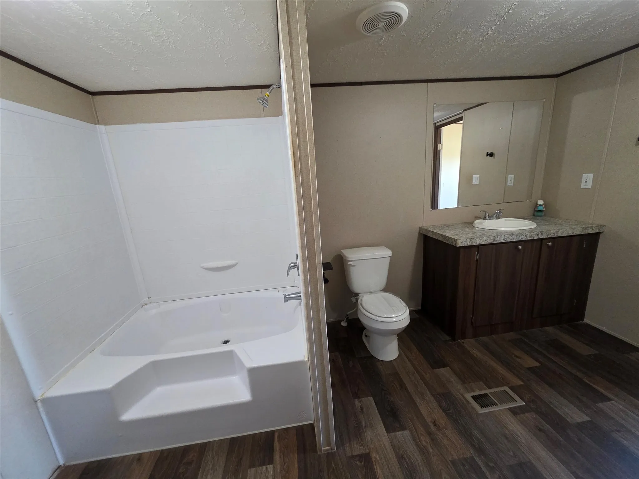 Manufactured Home For Sale in Hopkins County , 220 Private Road 5177, Sulphur Springs, Texas 75482, 4 Bedroom, 2 Bathroom, Garage spaces, 2,016 Sqft, built in 2022, mls#21323020, Real Estate Agent in Sulphur Springs, Homes For Sale in Hopkins county, Homes For Sale in Sulphur Springs, Realtor in Sulphur Springs Texas, Real Estate Brokerage Independent Realty Texas, Luminita Cordes Realtor