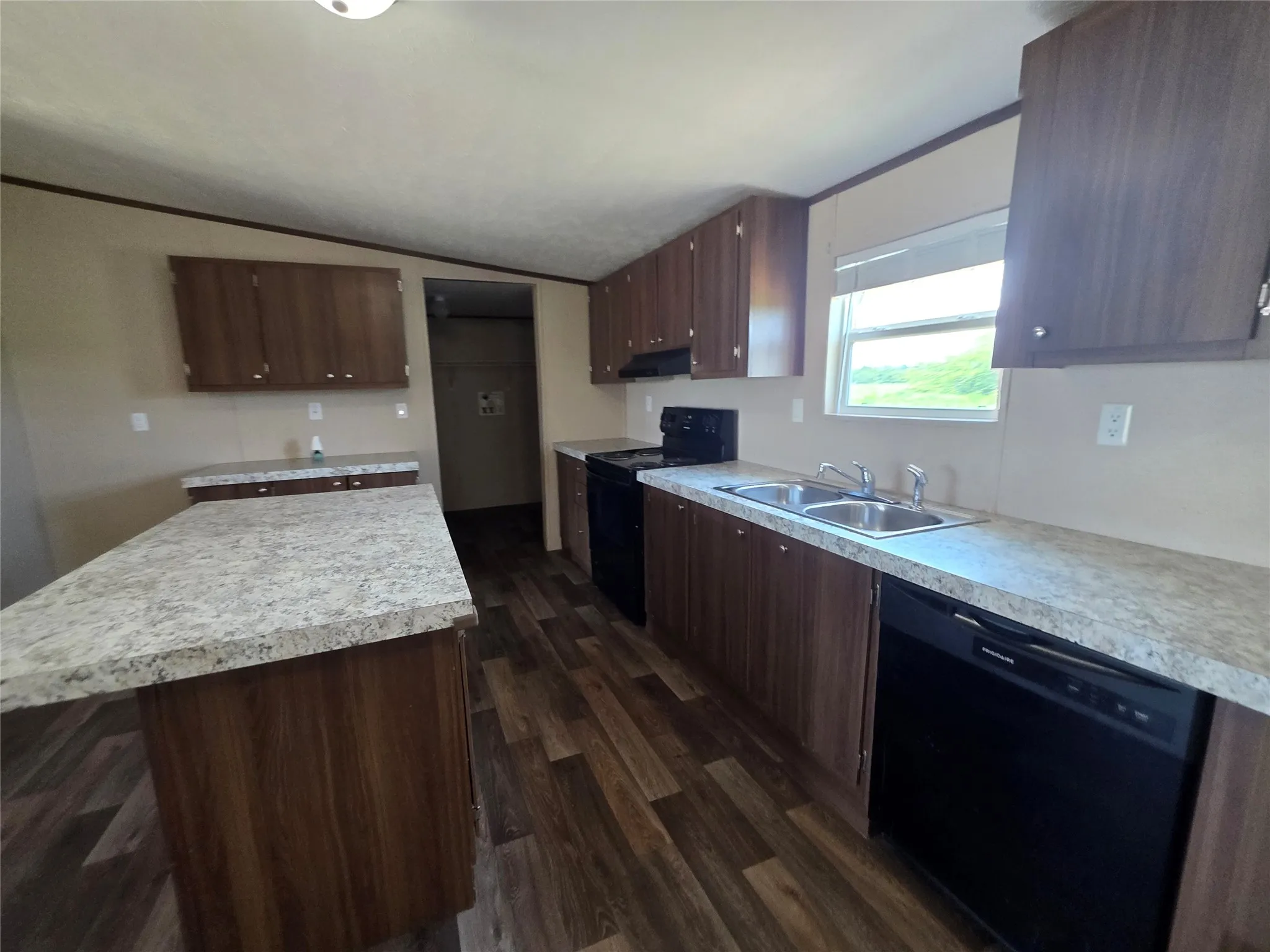 Manufactured Home For Sale in Hopkins County , 220 Private Road 5177, Sulphur Springs, Texas 75482, 4 Bedroom, 2 Bathroom, Garage spaces, 2,016 Sqft, built in 2022, mls#21323020, Real Estate Agent in Sulphur Springs, Homes For Sale in Hopkins county, Homes For Sale in Sulphur Springs, Realtor in Sulphur Springs Texas, Real Estate Brokerage Independent Realty Texas, Luminita Cordes Realtor
