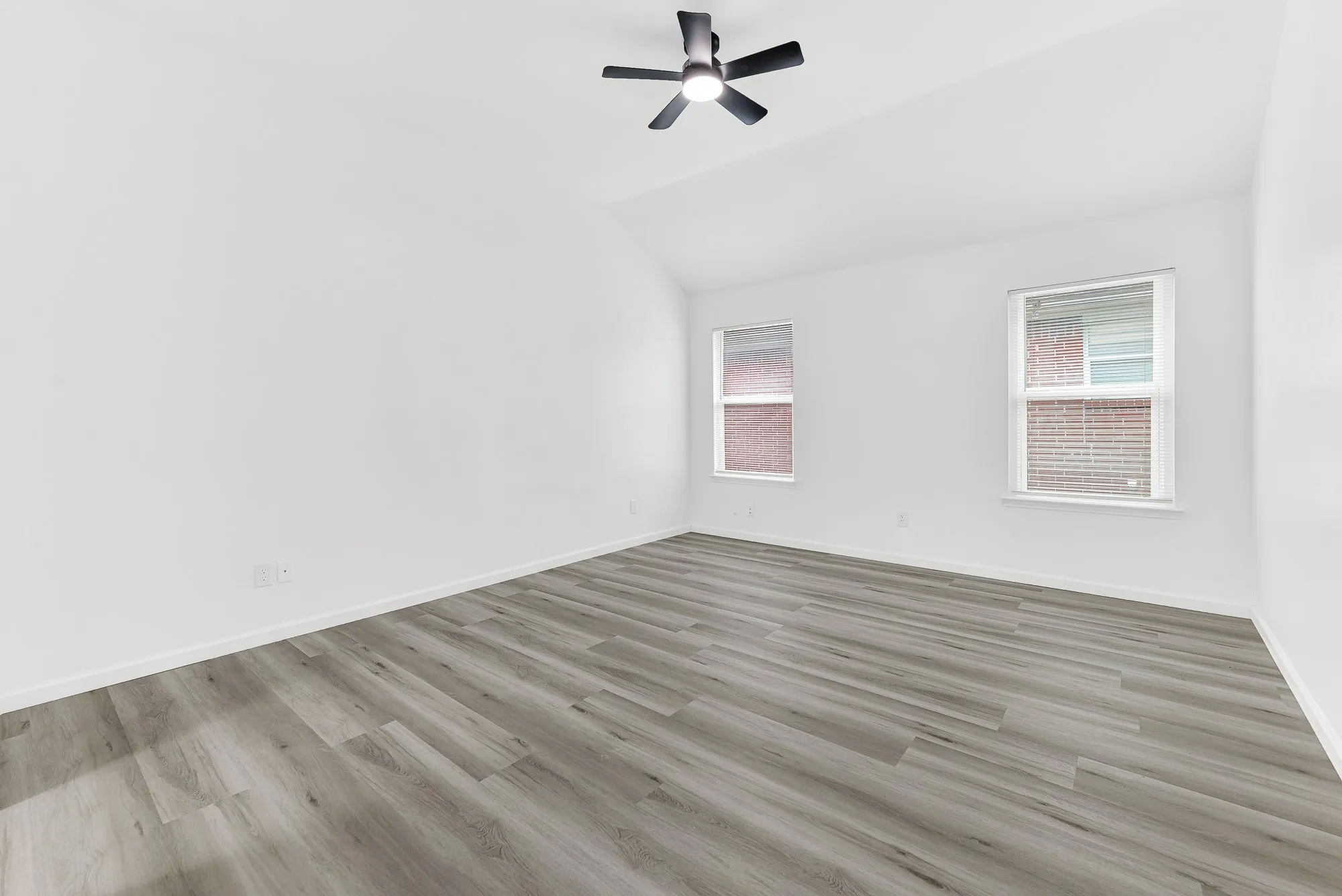 Single Family Residence For Sale in Collin County , 306 Lakefront Drive, Wylie, Texas 75098, 3 Bedroom, 2 Bathroom, 2 Garage spaces, 1,662 Sqft, built in 2002, mls#21329423, Real Estate Agent in Wylie, Homes For Sale in Collin county, Homes For Sale in Wylie, Realtor in Wylie Texas, Real Estate Brokerage Independent Realty Texas, Luminita Cordes Realtor