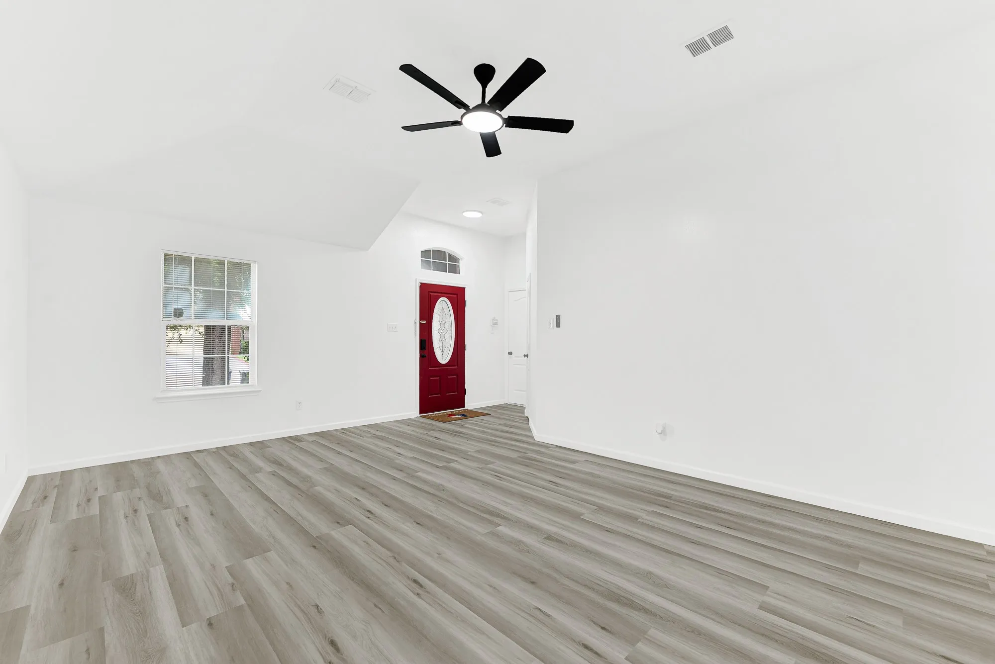 Single Family Residence For Sale in Collin County , 306 Lakefront Drive, Wylie, Texas 75098, 3 Bedroom, 2 Bathroom, 2 Garage spaces, 1,662 Sqft, built in 2002, mls#21329423, Real Estate Agent in Wylie, Homes For Sale in Collin county, Homes For Sale in Wylie, Realtor in Wylie Texas, Real Estate Brokerage Independent Realty Texas, Luminita Cordes Realtor