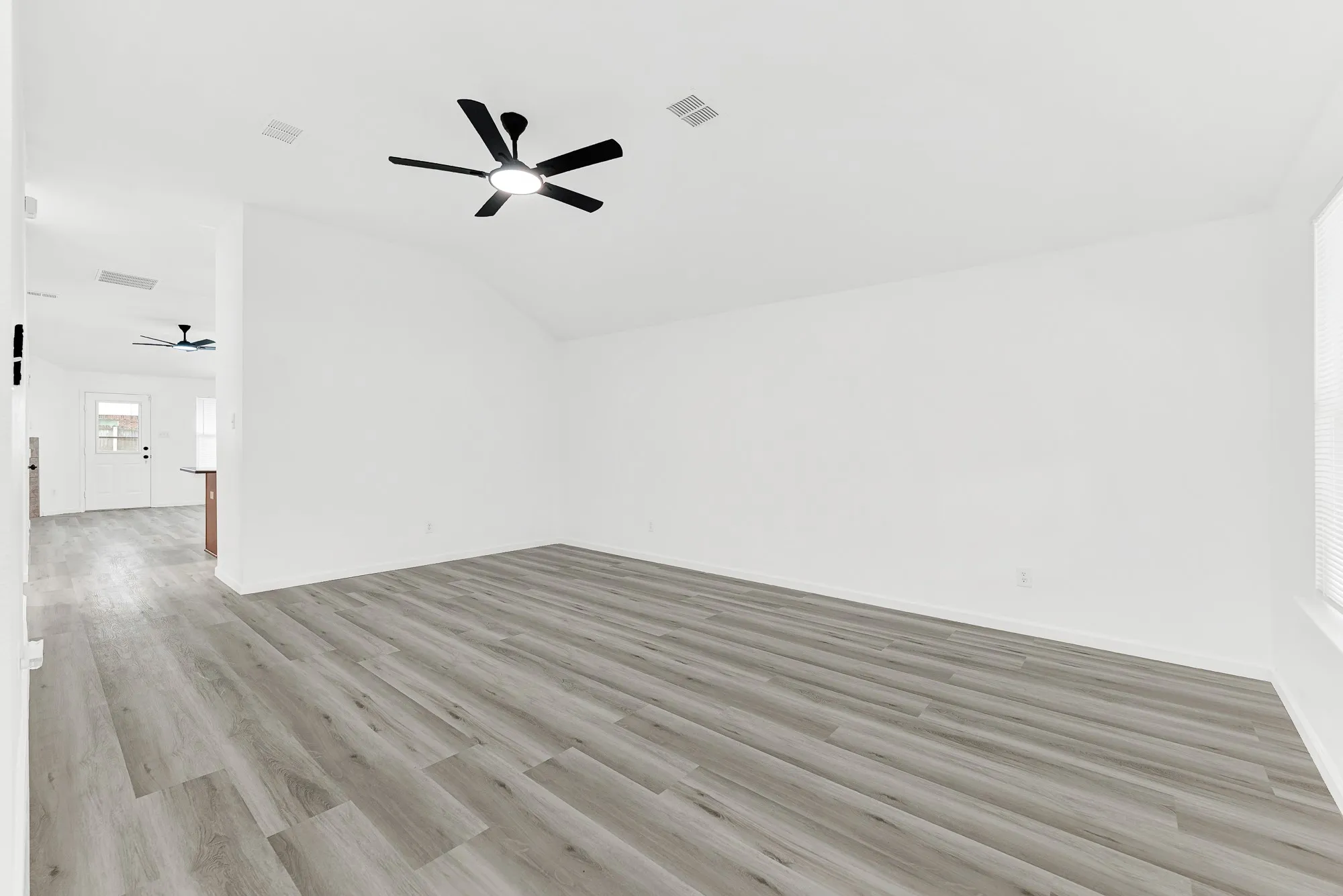 Single Family Residence For Sale in Collin County , 306 Lakefront Drive, Wylie, Texas 75098, 3 Bedroom, 2 Bathroom, 2 Garage spaces, 1,662 Sqft, built in 2002, mls#21329423, Real Estate Agent in Wylie, Homes For Sale in Collin county, Homes For Sale in Wylie, Realtor in Wylie Texas, Real Estate Brokerage Independent Realty Texas, Luminita Cordes Realtor