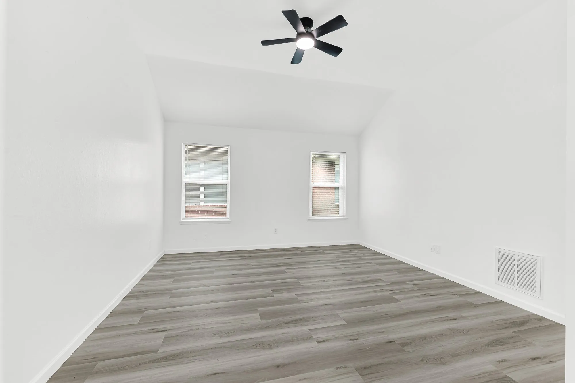 Single Family Residence For Sale in Collin County , 306 Lakefront Drive, Wylie, Texas 75098, 3 Bedroom, 2 Bathroom, 2 Garage spaces, 1,662 Sqft, built in 2002, mls#21329423, Real Estate Agent in Wylie, Homes For Sale in Collin county, Homes For Sale in Wylie, Realtor in Wylie Texas, Real Estate Brokerage Independent Realty Texas, Luminita Cordes Realtor