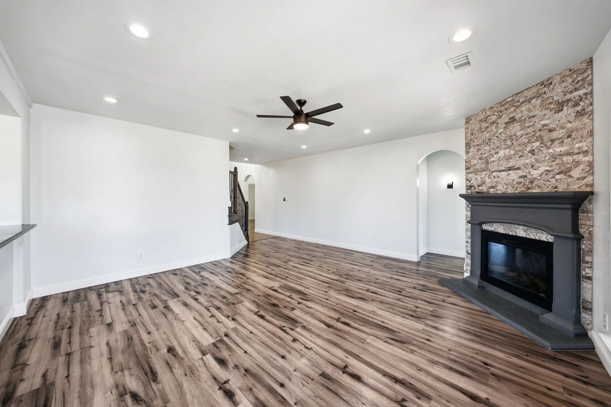 Single Family Residence For Rent in Collin County , 10400 Cedar Breaks View, Mc Kinney, Texas 75072, 6 Bedroom, 4 Bathroom, 2 Garage spaces, 3,748 Sqft, built in 2009, mls#21294179, Real Estate Agent in Mc Kinney, Homes For Rent in Collin county, Homes For Rent in Mc Kinney, Realtor in Mc Kinney Texas, Real Estate Brokerage Independent Realty Texas, Luminita Cordes Realtor