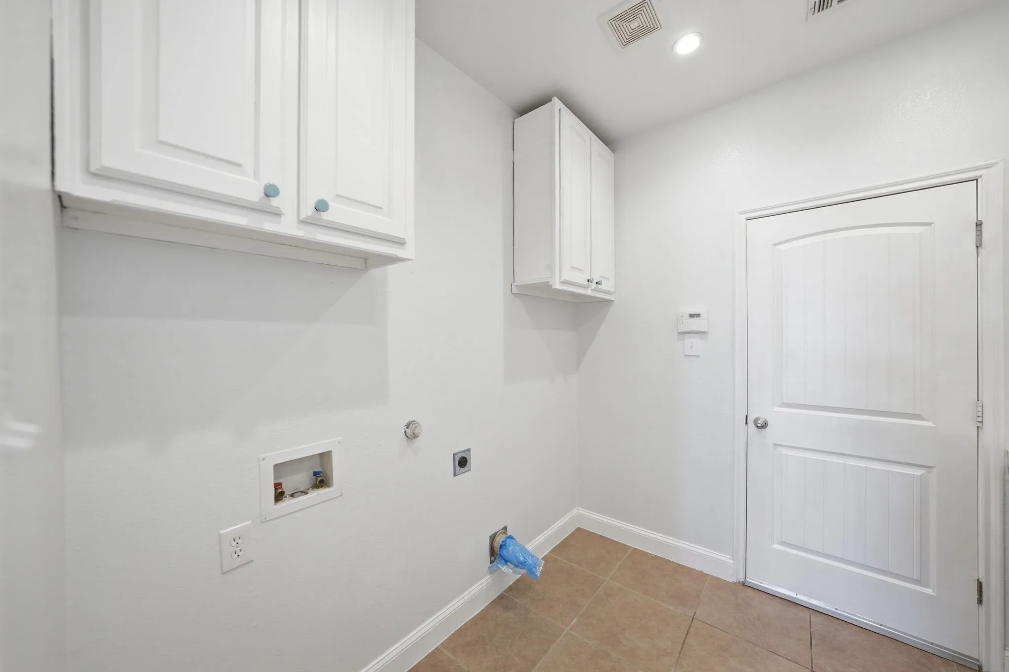 Single Family Residence For Rent in Collin County , 10400 Cedar Breaks View, Mc Kinney, Texas 75072, 6 Bedroom, 4 Bathroom, 2 Garage spaces, 3,748 Sqft, built in 2009, mls#21294179, Real Estate Agent in Mc Kinney, Homes For Rent in Collin county, Homes For Rent in Mc Kinney, Realtor in Mc Kinney Texas, Real Estate Brokerage Independent Realty Texas, Luminita Cordes Realtor