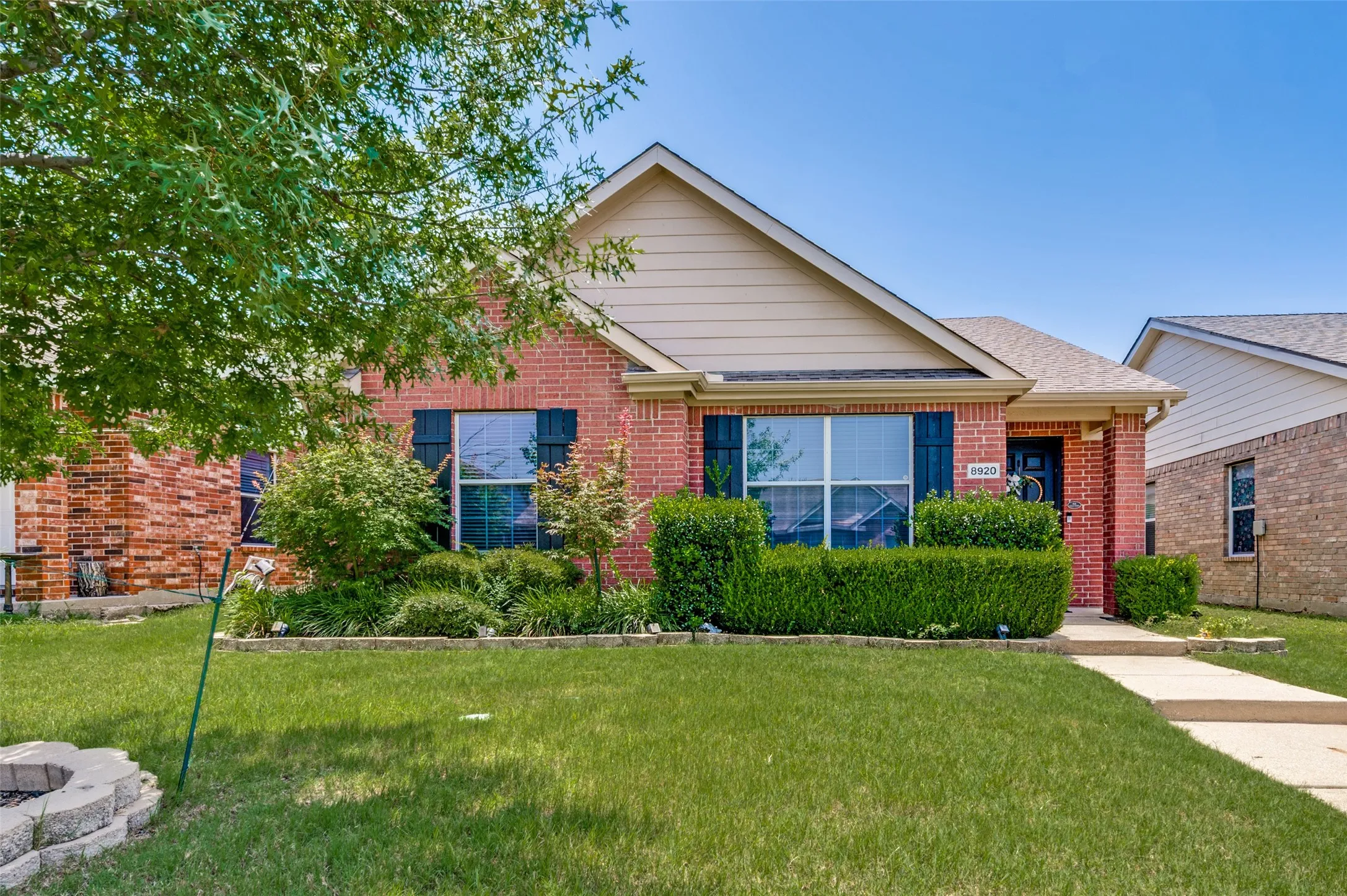 Single Family Residence For Sale in Denton County , 8920 Stewart Street, Cross Roads, Texas 76227, 3 Bedroom, 2 Bathroom, 1 Garage spaces, 1,201 Sqft, built in 2005, mls#21325982, Real Estate Agent in Cross Roads, Homes For Sale in Denton county, Homes For Sale in Cross Roads, Realtor in Cross Roads Texas, Real Estate Brokerage Independent Realty Texas, Luminita Cordes Realtor