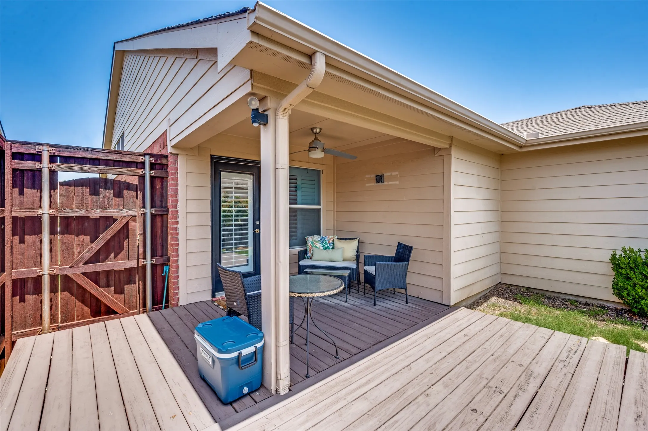 Single Family Residence For Sale in Denton County , 8920 Stewart Street, Cross Roads, Texas 76227, 3 Bedroom, 2 Bathroom, 1 Garage spaces, 1,201 Sqft, built in 2005, mls#21325982, Real Estate Agent in Cross Roads, Homes For Sale in Denton county, Homes For Sale in Cross Roads, Realtor in Cross Roads Texas, Real Estate Brokerage Independent Realty Texas, Luminita Cordes Realtor