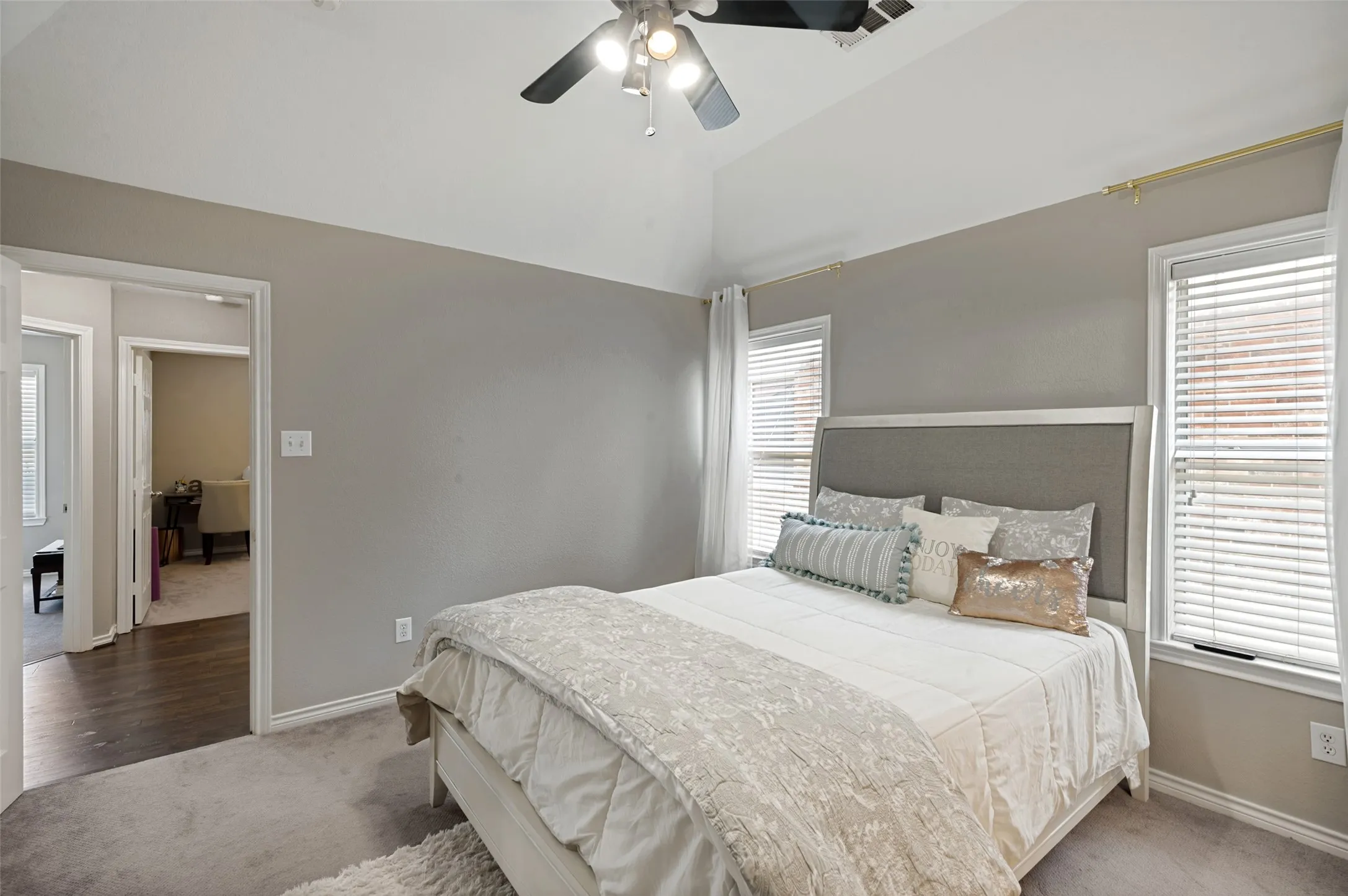 Single Family Residence For Sale in Denton County , 8920 Stewart Street, Cross Roads, Texas 76227, 3 Bedroom, 2 Bathroom, 1 Garage spaces, 1,201 Sqft, built in 2005, mls#21325982, Real Estate Agent in Cross Roads, Homes For Sale in Denton county, Homes For Sale in Cross Roads, Realtor in Cross Roads Texas, Real Estate Brokerage Independent Realty Texas, Luminita Cordes Realtor