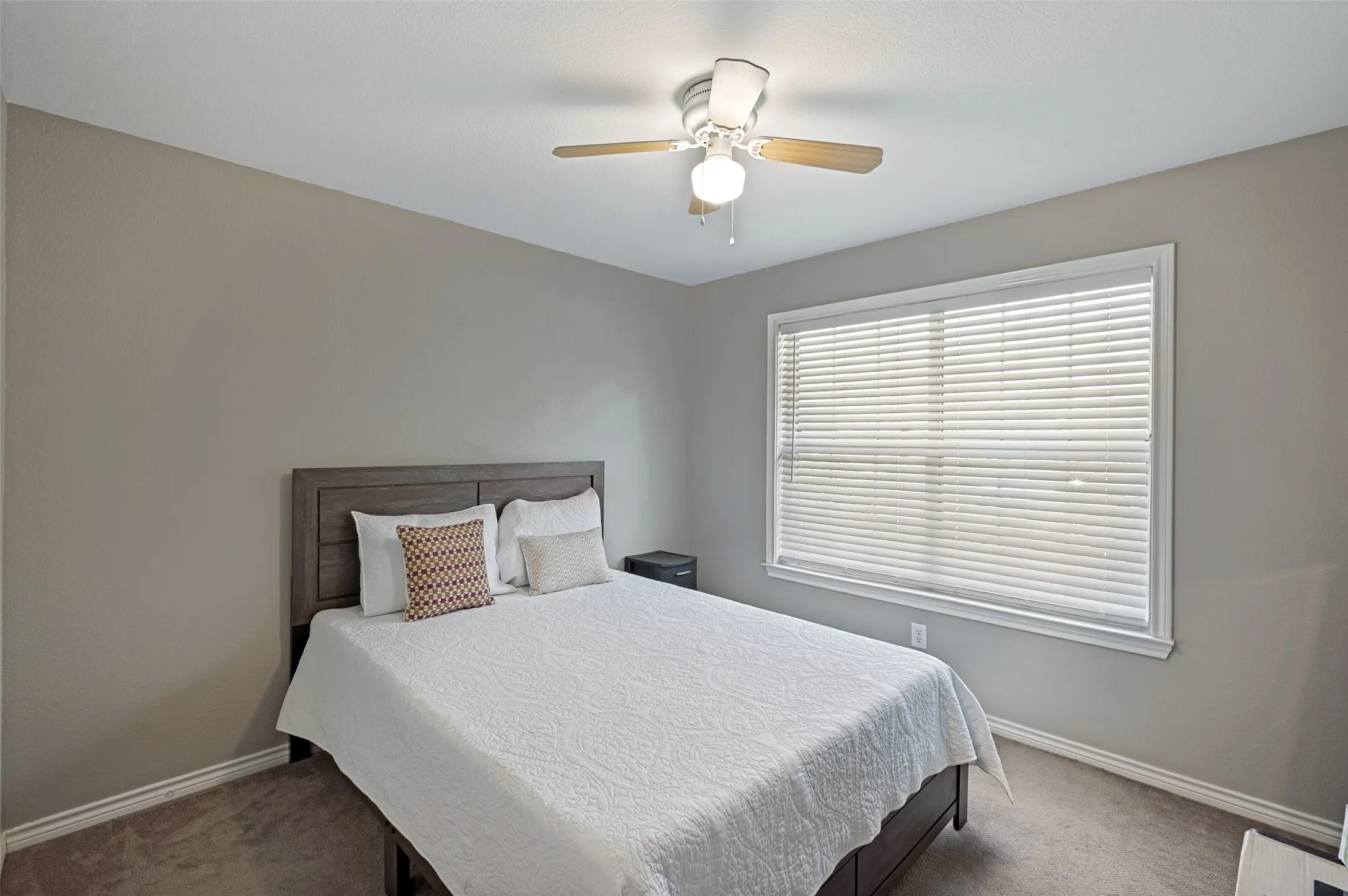 Single Family Residence For Sale in Denton County , 8920 Stewart Street, Cross Roads, Texas 76227, 3 Bedroom, 2 Bathroom, 1 Garage spaces, 1,201 Sqft, built in 2005, mls#21325982, Real Estate Agent in Cross Roads, Homes For Sale in Denton county, Homes For Sale in Cross Roads, Realtor in Cross Roads Texas, Real Estate Brokerage Independent Realty Texas, Luminita Cordes Realtor