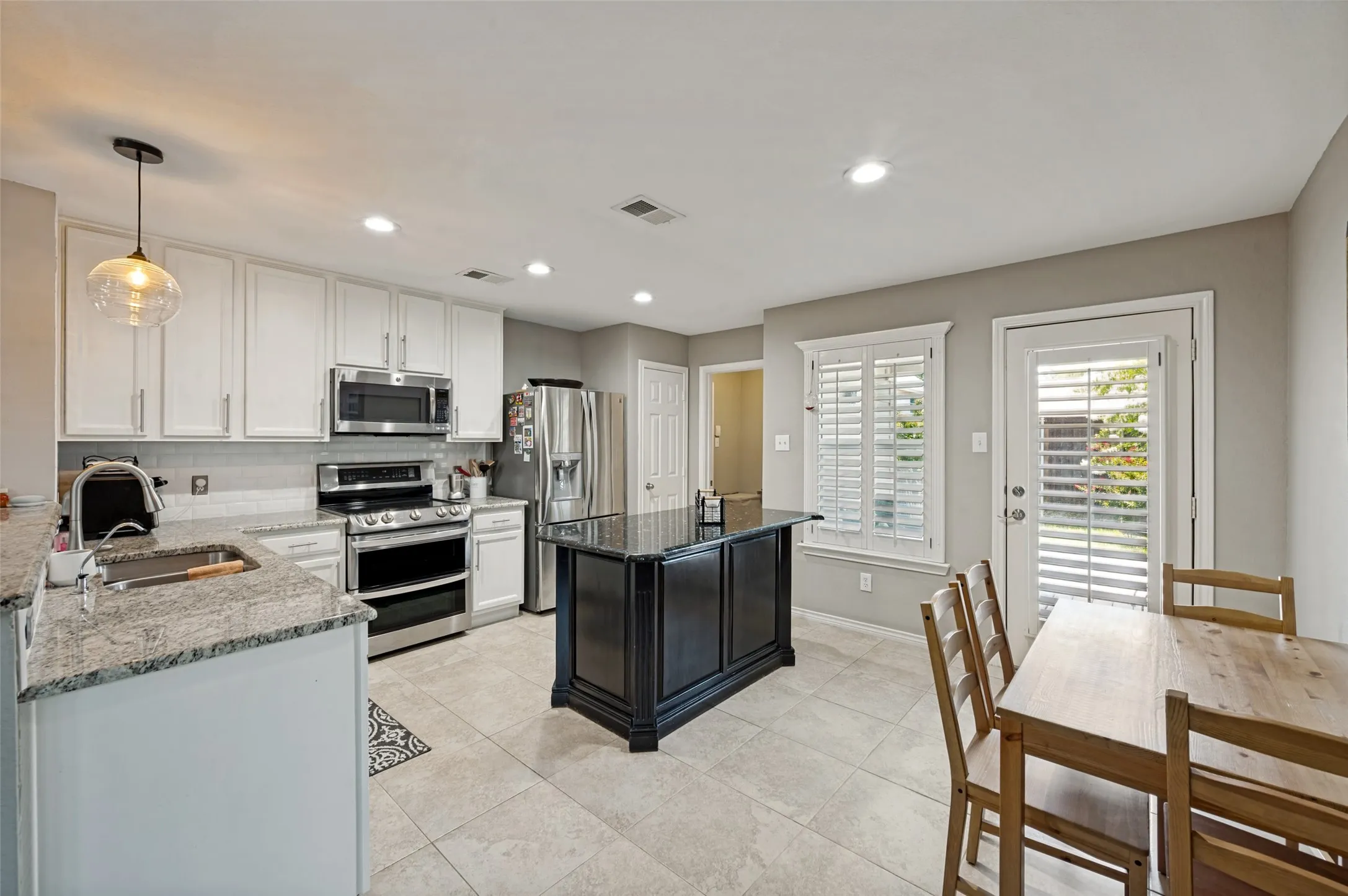 Single Family Residence For Sale in Denton County , 8920 Stewart Street, Cross Roads, Texas 76227, 3 Bedroom, 2 Bathroom, 1 Garage spaces, 1,201 Sqft, built in 2005, mls#21325982, Real Estate Agent in Cross Roads, Homes For Sale in Denton county, Homes For Sale in Cross Roads, Realtor in Cross Roads Texas, Real Estate Brokerage Independent Realty Texas, Luminita Cordes Realtor