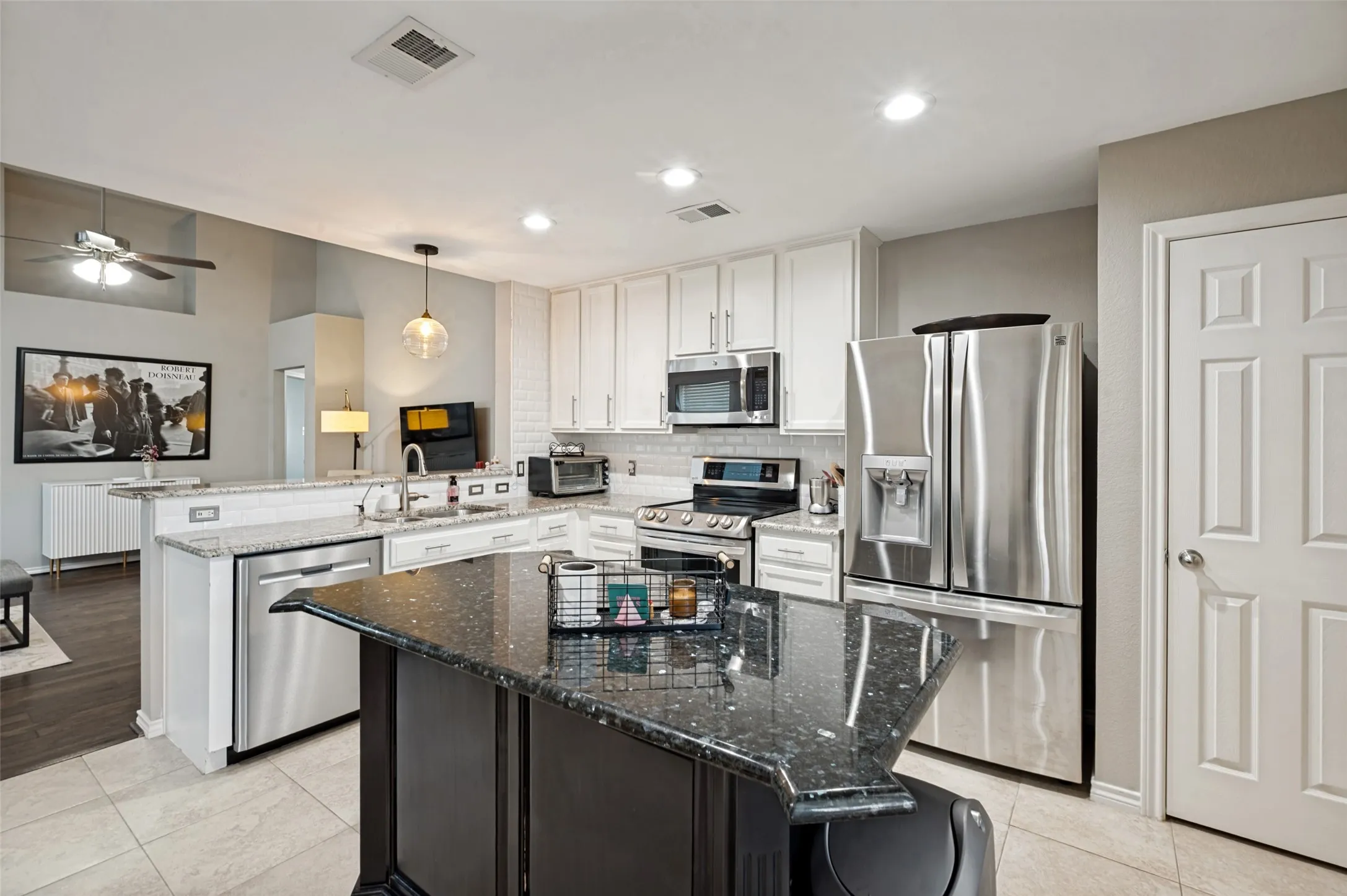 Single Family Residence For Sale in Denton County , 8920 Stewart Street, Cross Roads, Texas 76227, 3 Bedroom, 2 Bathroom, 1 Garage spaces, 1,201 Sqft, built in 2005, mls#21325982, Real Estate Agent in Cross Roads, Homes For Sale in Denton county, Homes For Sale in Cross Roads, Realtor in Cross Roads Texas, Real Estate Brokerage Independent Realty Texas, Luminita Cordes Realtor
