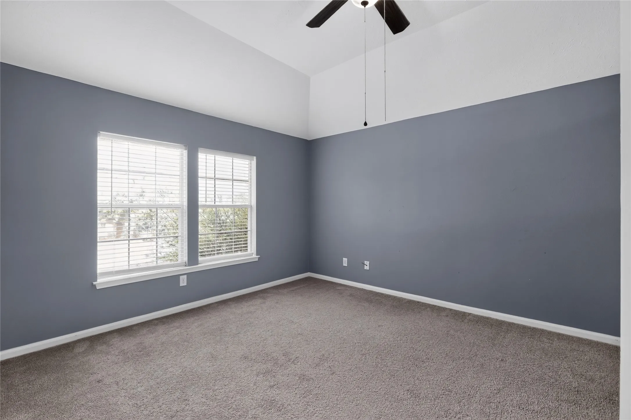 Single Family Residence For Sale in Tarrant County , 3909 Tuscany Court, Arlington, Texas 76016, 5 Bedroom, 3 Bathroom, 2 Garage spaces, 2,980 Sqft, built in 1994, mls#21330540, Real Estate Agent in Arlington, Homes For Sale in Tarrant county, Homes For Sale in Arlington, Realtor in Arlington Texas, Real Estate Brokerage Independent Realty Texas, Luminita Cordes Realtor