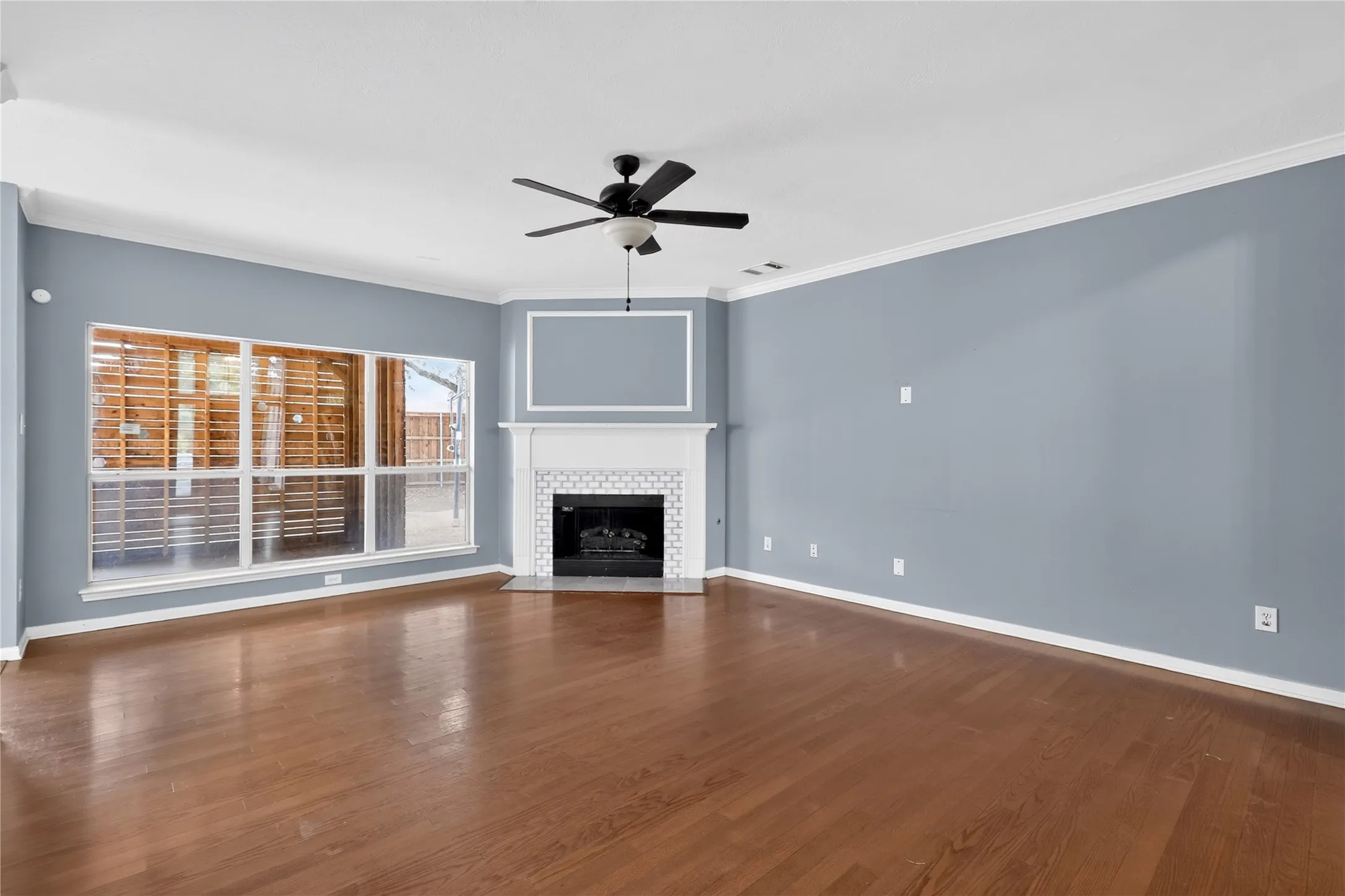 Single Family Residence For Sale in Tarrant County , 3909 Tuscany Court, Arlington, Texas 76016, 5 Bedroom, 3 Bathroom, 2 Garage spaces, 2,980 Sqft, built in 1994, mls#21330540, Real Estate Agent in Arlington, Homes For Sale in Tarrant county, Homes For Sale in Arlington, Realtor in Arlington Texas, Real Estate Brokerage Independent Realty Texas, Luminita Cordes Realtor