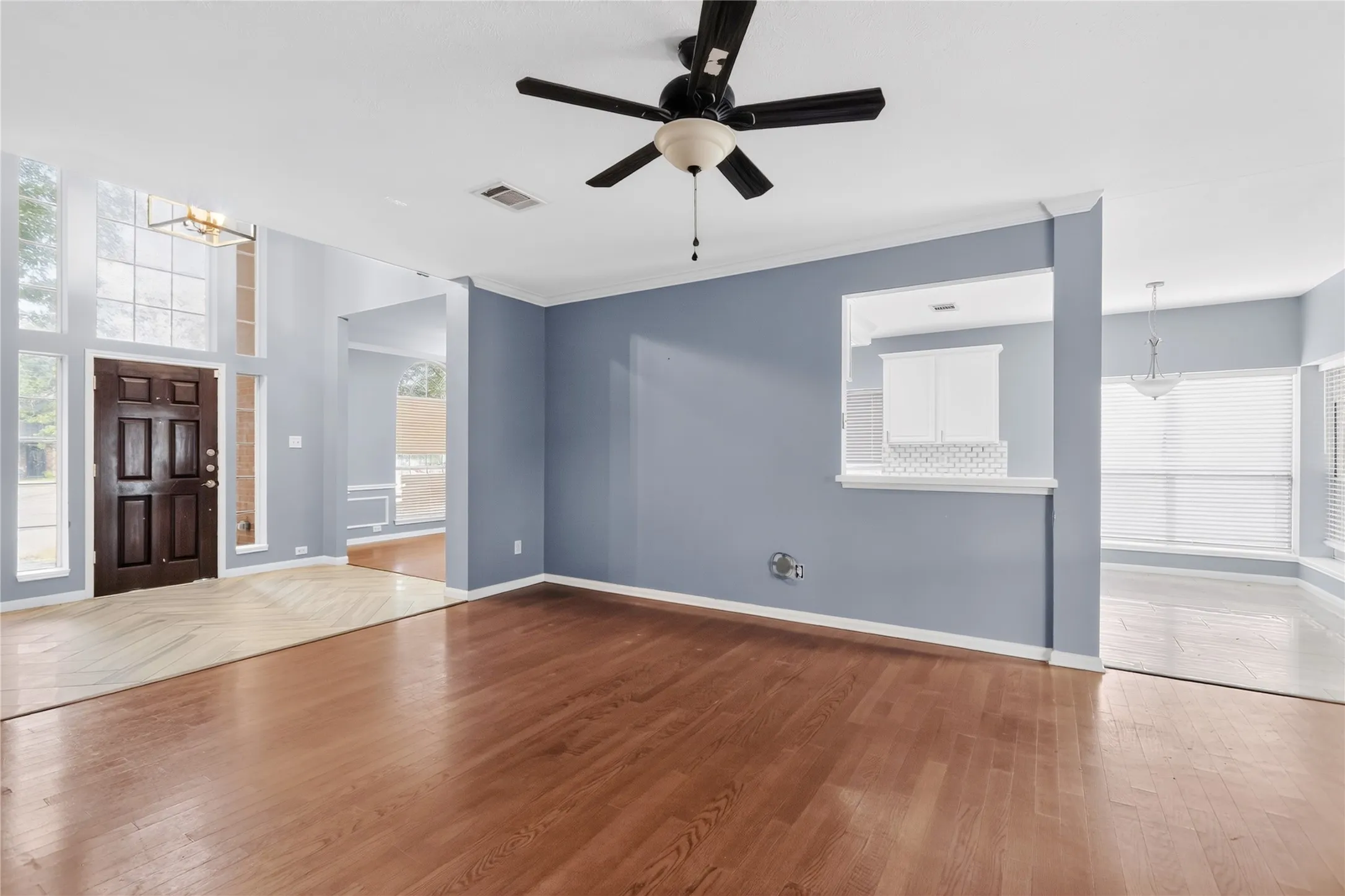 Single Family Residence For Sale in Tarrant County , 3909 Tuscany Court, Arlington, Texas 76016, 5 Bedroom, 3 Bathroom, 2 Garage spaces, 2,980 Sqft, built in 1994, mls#21330540, Real Estate Agent in Arlington, Homes For Sale in Tarrant county, Homes For Sale in Arlington, Realtor in Arlington Texas, Real Estate Brokerage Independent Realty Texas, Luminita Cordes Realtor