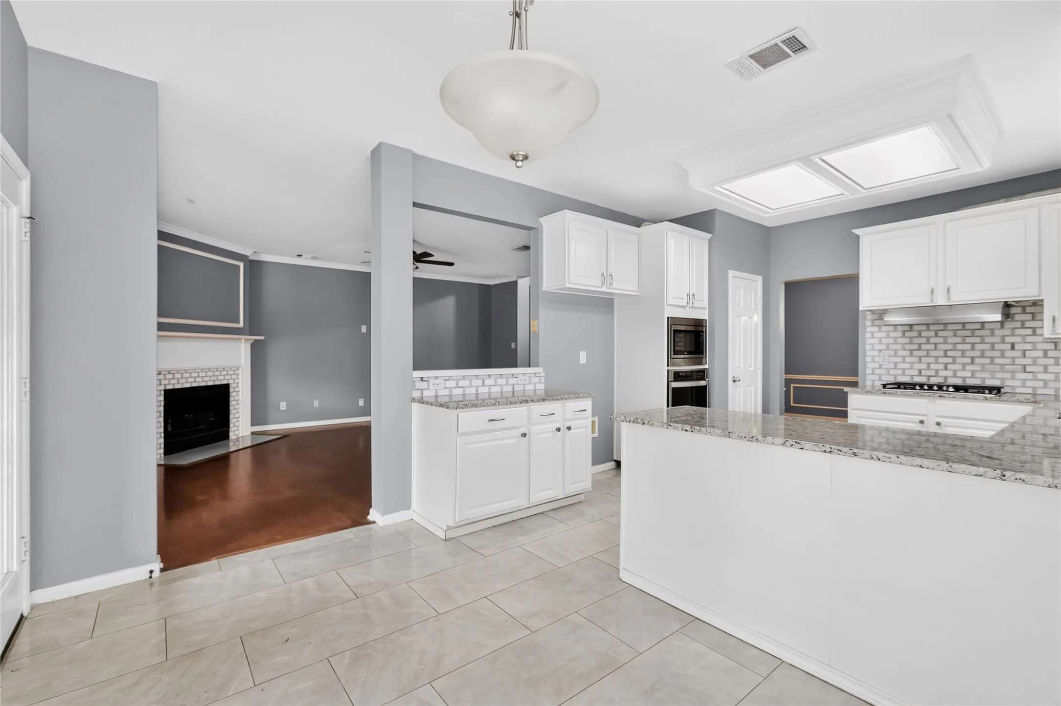 Single Family Residence For Sale in Tarrant County , 3909 Tuscany Court, Arlington, Texas 76016, 5 Bedroom, 3 Bathroom, 2 Garage spaces, 2,980 Sqft, built in 1994, mls#21330540, Real Estate Agent in Arlington, Homes For Sale in Tarrant county, Homes For Sale in Arlington, Realtor in Arlington Texas, Real Estate Brokerage Independent Realty Texas, Luminita Cordes Realtor