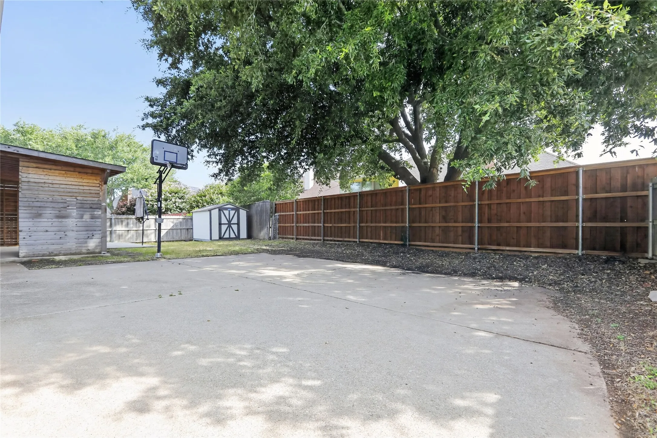 Single Family Residence For Sale in Tarrant County , 3909 Tuscany Court, Arlington, Texas 76016, 5 Bedroom, 3 Bathroom, 2 Garage spaces, 2,980 Sqft, built in 1994, mls#21330540, Real Estate Agent in Arlington, Homes For Sale in Tarrant county, Homes For Sale in Arlington, Realtor in Arlington Texas, Real Estate Brokerage Independent Realty Texas, Luminita Cordes Realtor