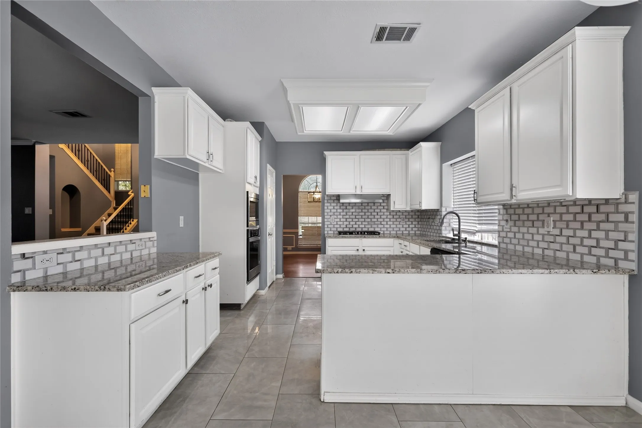 Single Family Residence For Sale in Tarrant County , 3909 Tuscany Court, Arlington, Texas 76016, 5 Bedroom, 3 Bathroom, 2 Garage spaces, 2,980 Sqft, built in 1994, mls#21330540, Real Estate Agent in Arlington, Homes For Sale in Tarrant county, Homes For Sale in Arlington, Realtor in Arlington Texas, Real Estate Brokerage Independent Realty Texas, Luminita Cordes Realtor