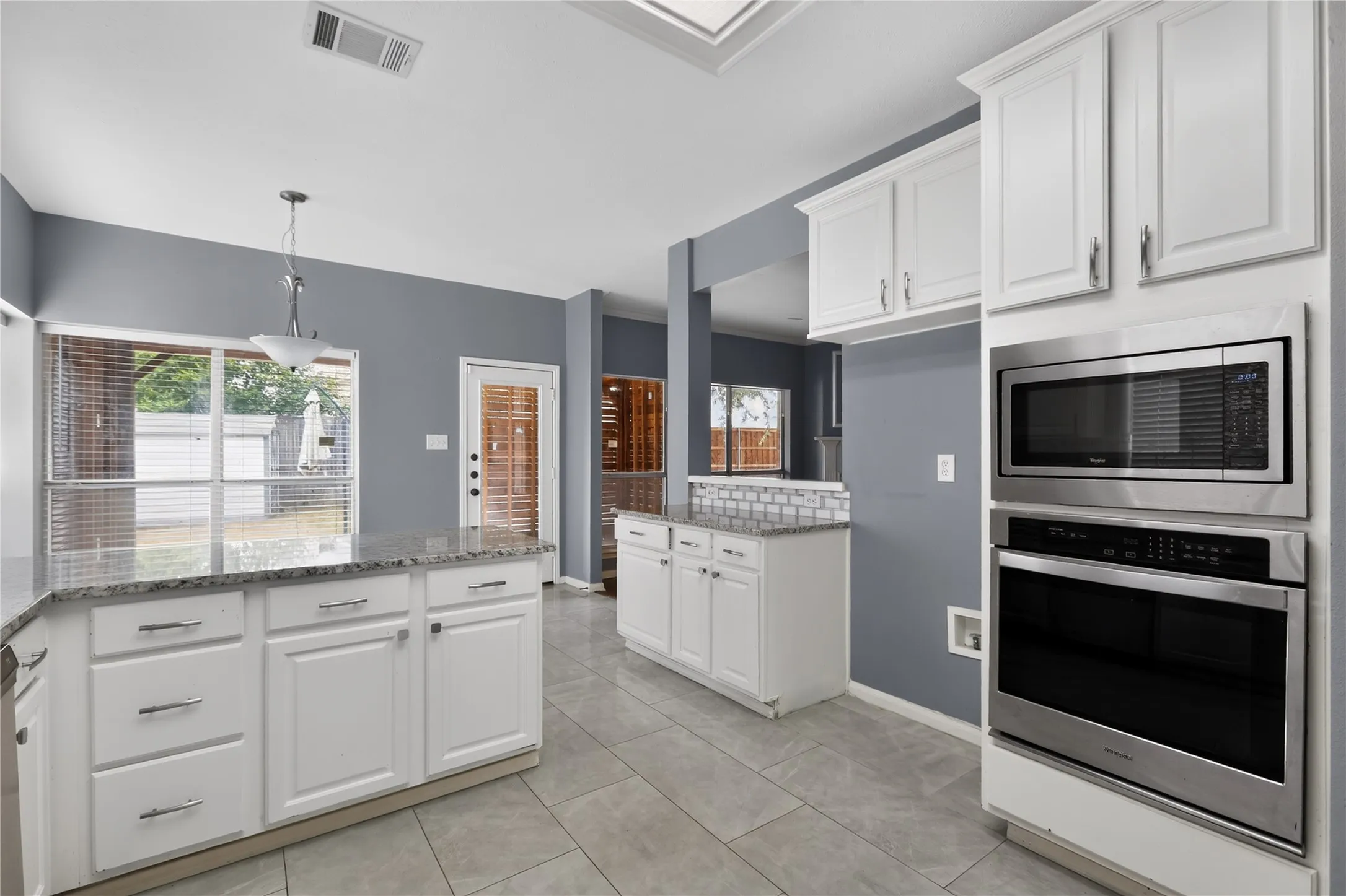 Single Family Residence For Sale in Tarrant County , 3909 Tuscany Court, Arlington, Texas 76016, 5 Bedroom, 3 Bathroom, 2 Garage spaces, 2,980 Sqft, built in 1994, mls#21330540, Real Estate Agent in Arlington, Homes For Sale in Tarrant county, Homes For Sale in Arlington, Realtor in Arlington Texas, Real Estate Brokerage Independent Realty Texas, Luminita Cordes Realtor