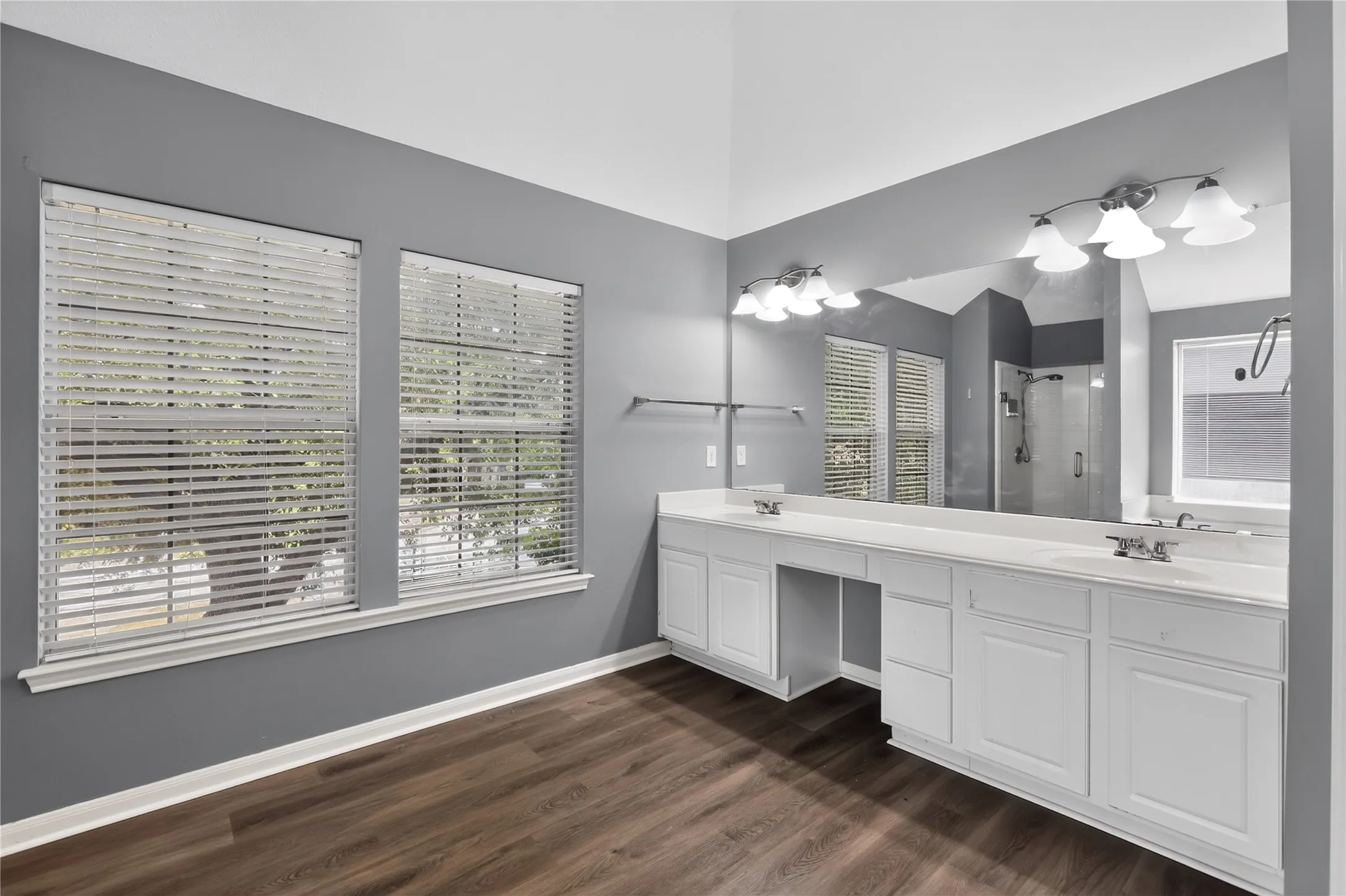 Single Family Residence For Sale in Tarrant County , 3909 Tuscany Court, Arlington, Texas 76016, 5 Bedroom, 3 Bathroom, 2 Garage spaces, 2,980 Sqft, built in 1994, mls#21330540, Real Estate Agent in Arlington, Homes For Sale in Tarrant county, Homes For Sale in Arlington, Realtor in Arlington Texas, Real Estate Brokerage Independent Realty Texas, Luminita Cordes Realtor