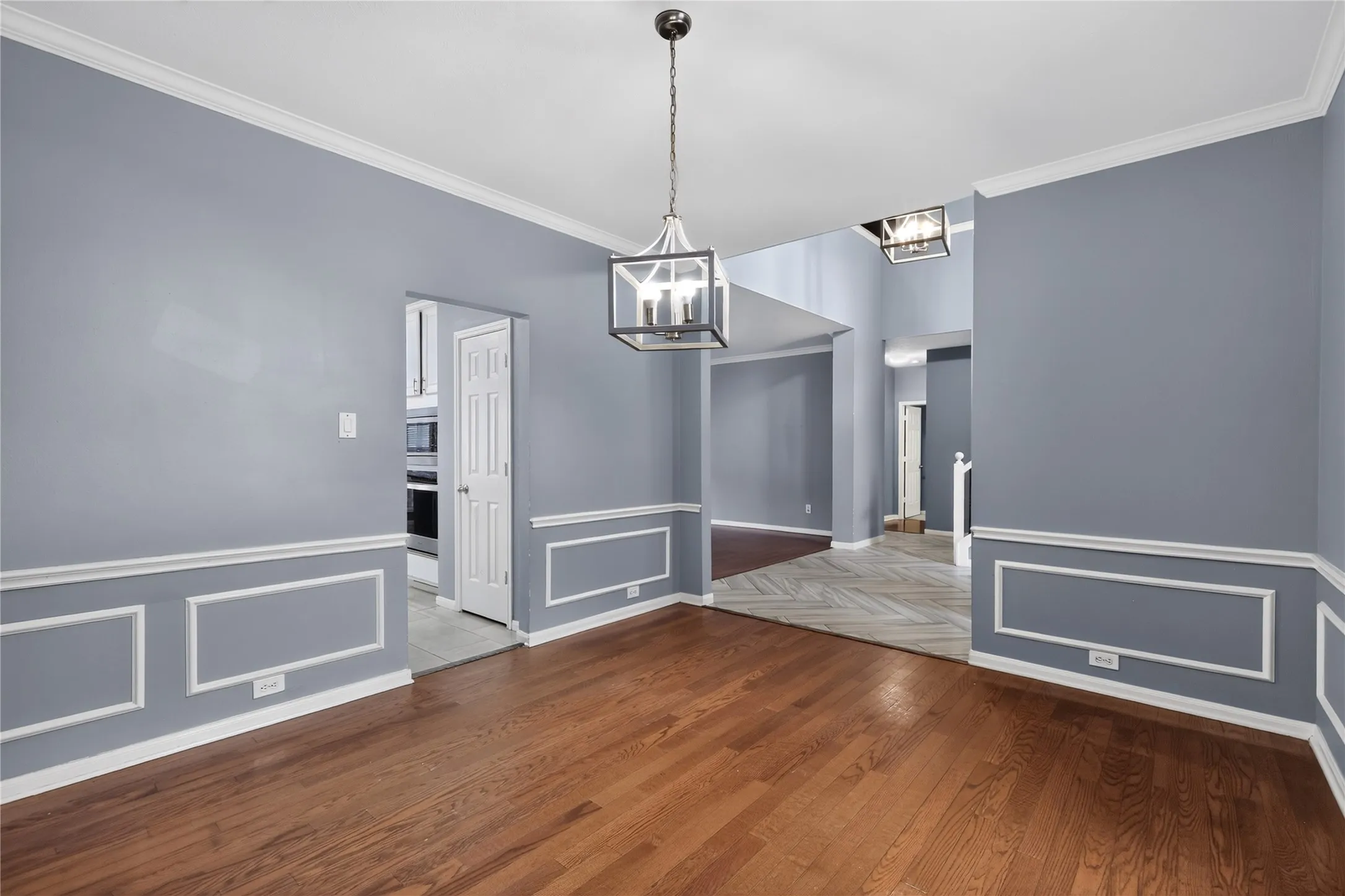 Single Family Residence For Sale in Tarrant County , 3909 Tuscany Court, Arlington, Texas 76016, 5 Bedroom, 3 Bathroom, 2 Garage spaces, 2,980 Sqft, built in 1994, mls#21330540, Real Estate Agent in Arlington, Homes For Sale in Tarrant county, Homes For Sale in Arlington, Realtor in Arlington Texas, Real Estate Brokerage Independent Realty Texas, Luminita Cordes Realtor