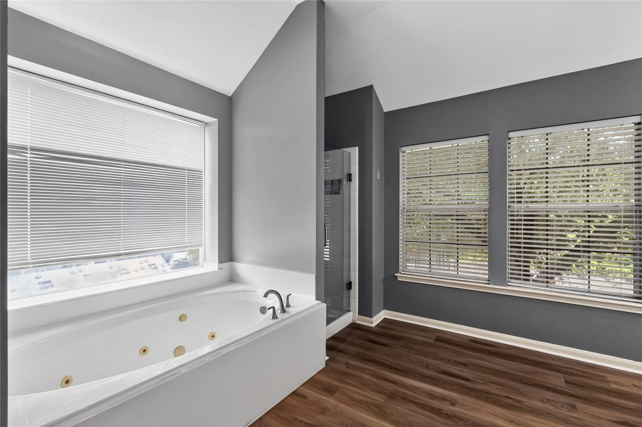 Single Family Residence For Sale in Tarrant County , 3909 Tuscany Court, Arlington, Texas 76016, 5 Bedroom, 3 Bathroom, 2 Garage spaces, 2,980 Sqft, built in 1994, mls#21330540, Real Estate Agent in Arlington, Homes For Sale in Tarrant county, Homes For Sale in Arlington, Realtor in Arlington Texas, Real Estate Brokerage Independent Realty Texas, Luminita Cordes Realtor