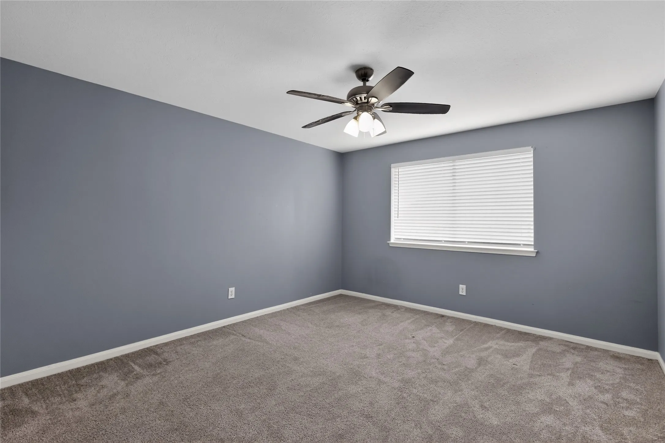 Single Family Residence For Sale in Tarrant County , 3909 Tuscany Court, Arlington, Texas 76016, 5 Bedroom, 3 Bathroom, 2 Garage spaces, 2,980 Sqft, built in 1994, mls#21330540, Real Estate Agent in Arlington, Homes For Sale in Tarrant county, Homes For Sale in Arlington, Realtor in Arlington Texas, Real Estate Brokerage Independent Realty Texas, Luminita Cordes Realtor