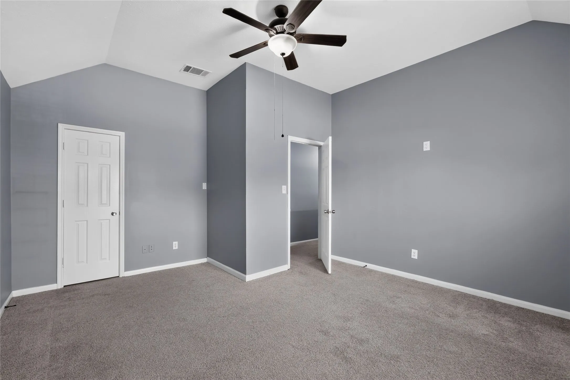 Single Family Residence For Sale in Tarrant County , 3909 Tuscany Court, Arlington, Texas 76016, 5 Bedroom, 3 Bathroom, 2 Garage spaces, 2,980 Sqft, built in 1994, mls#21330540, Real Estate Agent in Arlington, Homes For Sale in Tarrant county, Homes For Sale in Arlington, Realtor in Arlington Texas, Real Estate Brokerage Independent Realty Texas, Luminita Cordes Realtor