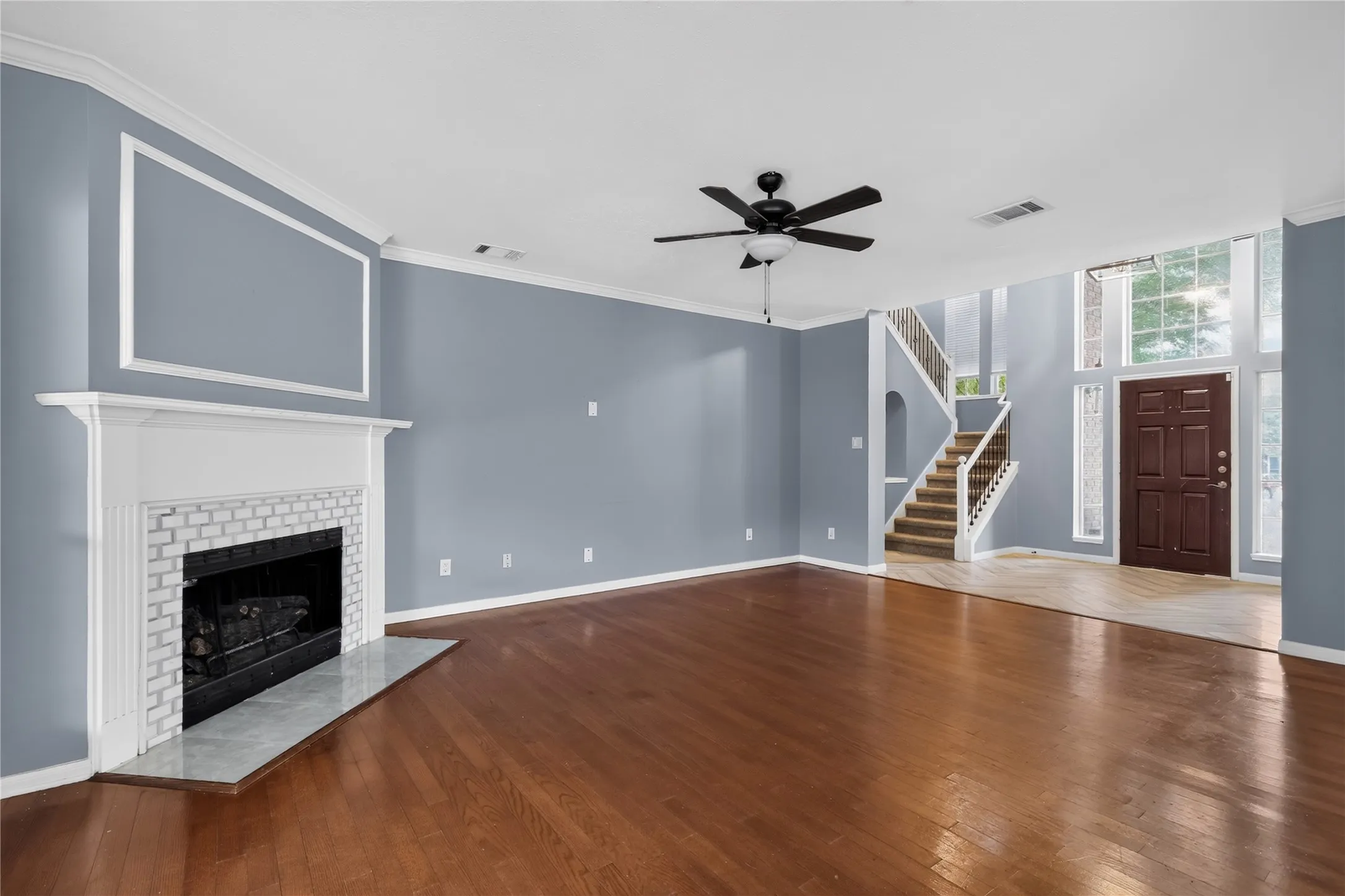 Single Family Residence For Sale in Tarrant County , 3909 Tuscany Court, Arlington, Texas 76016, 5 Bedroom, 3 Bathroom, 2 Garage spaces, 2,980 Sqft, built in 1994, mls#21330540, Real Estate Agent in Arlington, Homes For Sale in Tarrant county, Homes For Sale in Arlington, Realtor in Arlington Texas, Real Estate Brokerage Independent Realty Texas, Luminita Cordes Realtor
