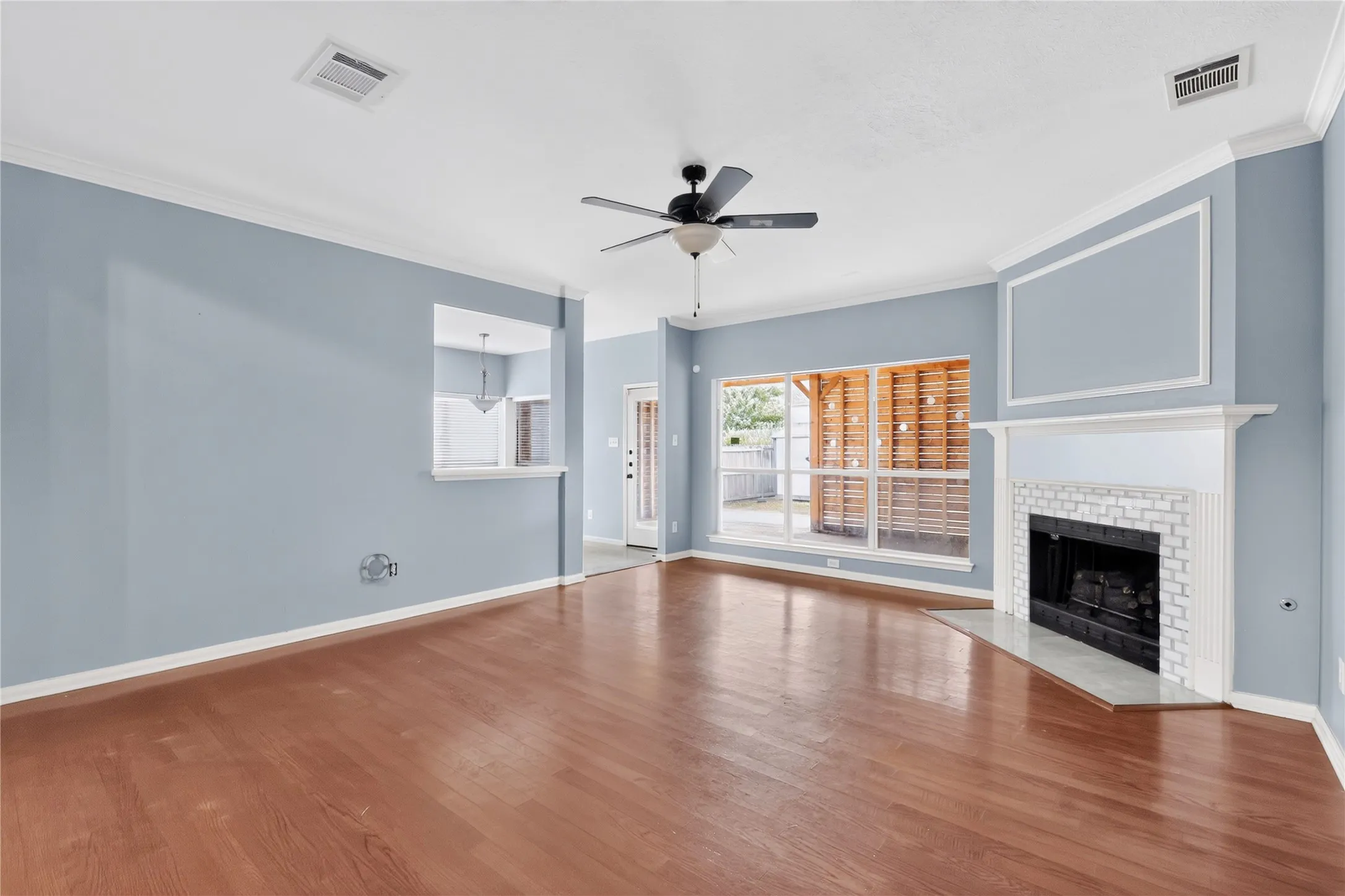 Single Family Residence For Sale in Tarrant County , 3909 Tuscany Court, Arlington, Texas 76016, 5 Bedroom, 3 Bathroom, 2 Garage spaces, 2,980 Sqft, built in 1994, mls#21330540, Real Estate Agent in Arlington, Homes For Sale in Tarrant county, Homes For Sale in Arlington, Realtor in Arlington Texas, Real Estate Brokerage Independent Realty Texas, Luminita Cordes Realtor
