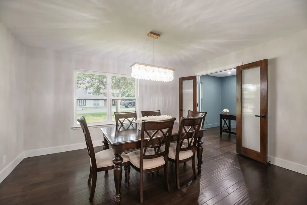 Single Family Residence For Sale in Collin County , 302 Shady Hill Drive, Richardson, Texas 75080, 3 Bedroom, 3 Bathroom, 2 Garage spaces, 2,342 Sqft, built in 1970, mls#21330528, Real Estate Agent in Richardson, Homes For Sale in Collin county, Homes For Sale in Richardson, Realtor in Richardson Texas, Real Estate Brokerage Independent Realty Texas, Luminita Cordes Realtor