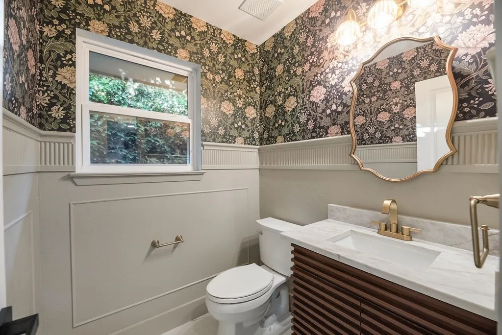 Single Family Residence For Sale in Collin County , 302 Shady Hill Drive, Richardson, Texas 75080, 3 Bedroom, 3 Bathroom, 2 Garage spaces, 2,342 Sqft, built in 1970, mls#21330528, Real Estate Agent in Richardson, Homes For Sale in Collin county, Homes For Sale in Richardson, Realtor in Richardson Texas, Real Estate Brokerage Independent Realty Texas, Luminita Cordes Realtor