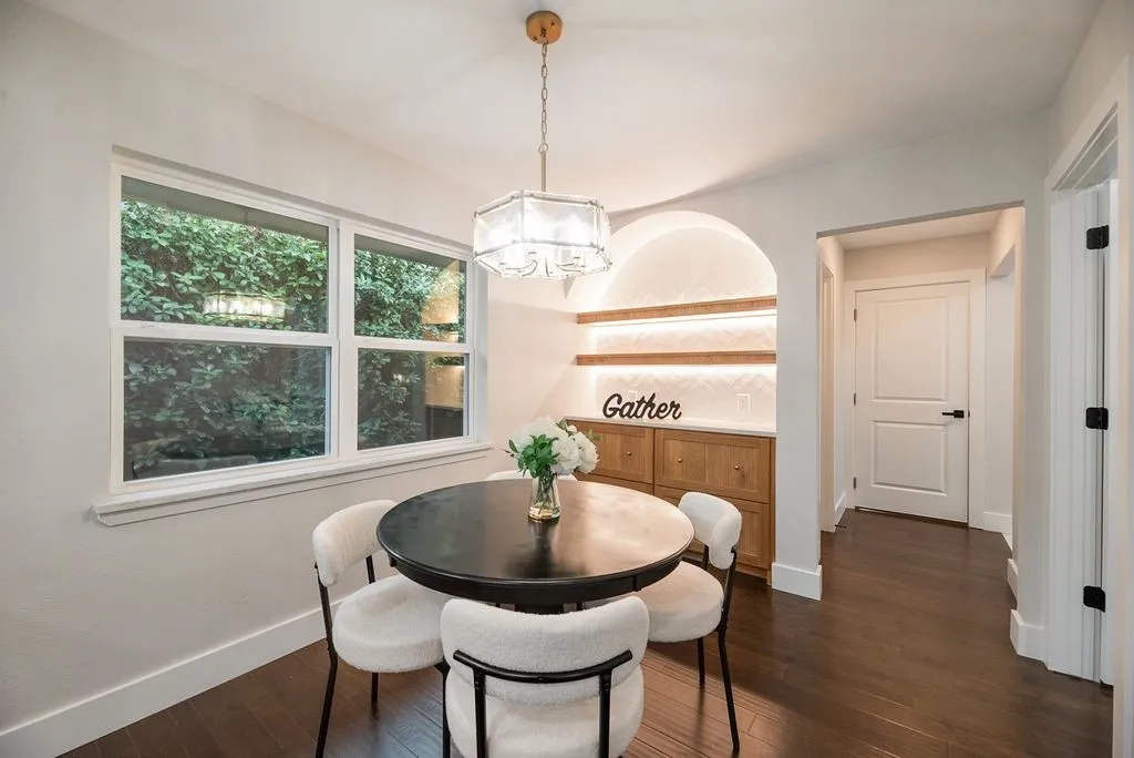 Single Family Residence For Sale in Collin County , 302 Shady Hill Drive, Richardson, Texas 75080, 3 Bedroom, 3 Bathroom, 2 Garage spaces, 2,342 Sqft, built in 1970, mls#21330528, Real Estate Agent in Richardson, Homes For Sale in Collin county, Homes For Sale in Richardson, Realtor in Richardson Texas, Real Estate Brokerage Independent Realty Texas, Luminita Cordes Realtor