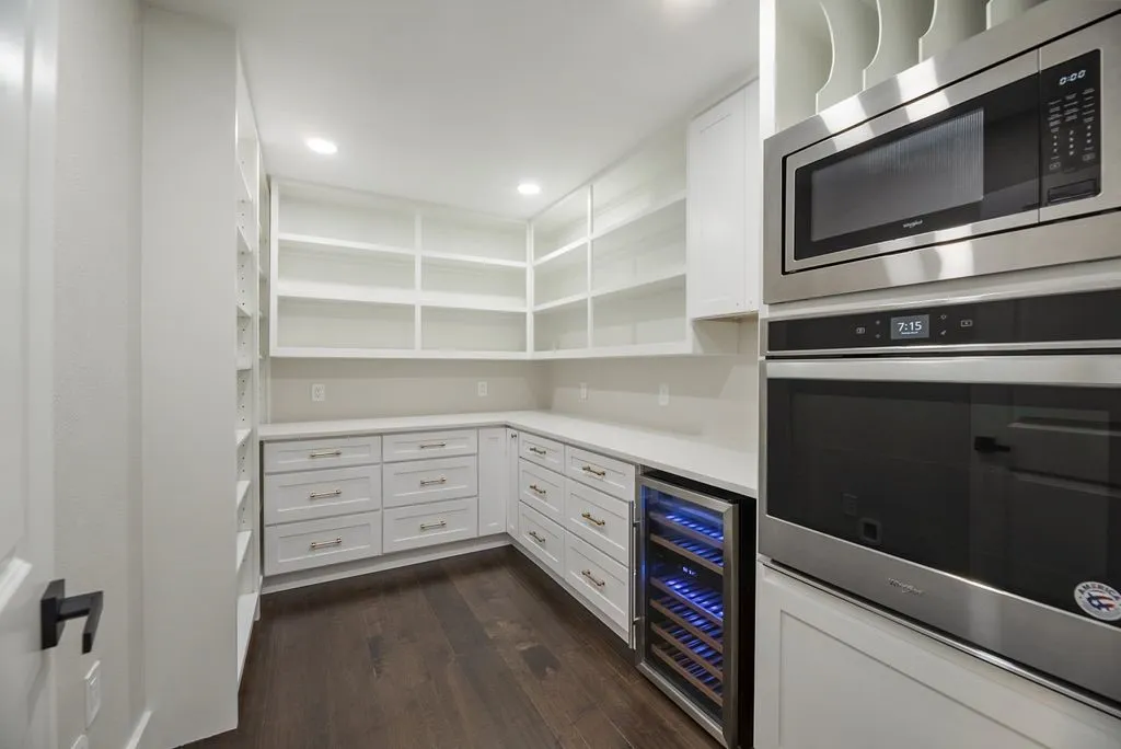 Single Family Residence For Sale in Collin County , 302 Shady Hill Drive, Richardson, Texas 75080, 3 Bedroom, 3 Bathroom, 2 Garage spaces, 2,342 Sqft, built in 1970, mls#21330528, Real Estate Agent in Richardson, Homes For Sale in Collin county, Homes For Sale in Richardson, Realtor in Richardson Texas, Real Estate Brokerage Independent Realty Texas, Luminita Cordes Realtor