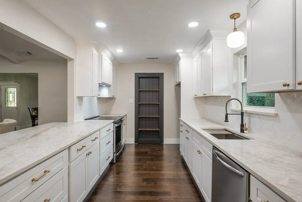Single Family Residence For Sale in Collin County , 302 Shady Hill Drive, Richardson, Texas 75080, 3 Bedroom, 3 Bathroom, 2 Garage spaces, 2,342 Sqft, built in 1970, mls#21330528, Real Estate Agent in Richardson, Homes For Sale in Collin county, Homes For Sale in Richardson, Realtor in Richardson Texas, Real Estate Brokerage Independent Realty Texas, Luminita Cordes Realtor