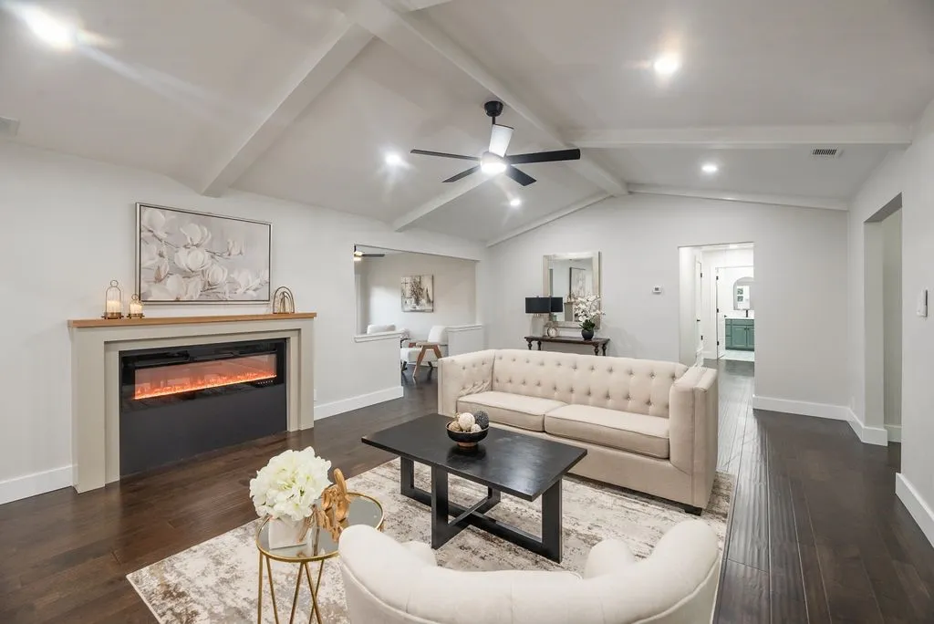 Single Family Residence For Sale in Collin County , 302 Shady Hill Drive, Richardson, Texas 75080, 3 Bedroom, 3 Bathroom, 2 Garage spaces, 2,342 Sqft, built in 1970, mls#21330528, Real Estate Agent in Richardson, Homes For Sale in Collin county, Homes For Sale in Richardson, Realtor in Richardson Texas, Real Estate Brokerage Independent Realty Texas, Luminita Cordes Realtor