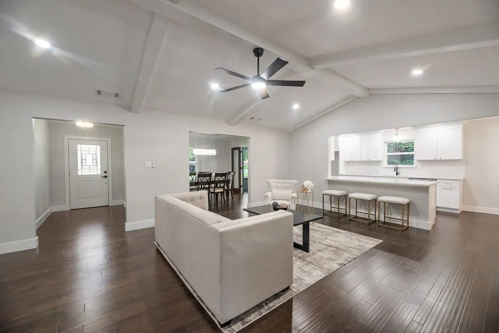 Single Family Residence For Sale in Collin County , 302 Shady Hill Drive, Richardson, Texas 75080, 3 Bedroom, 3 Bathroom, 2 Garage spaces, 2,342 Sqft, built in 1970, mls#21330528, Real Estate Agent in Richardson, Homes For Sale in Collin county, Homes For Sale in Richardson, Realtor in Richardson Texas, Real Estate Brokerage Independent Realty Texas, Luminita Cordes Realtor