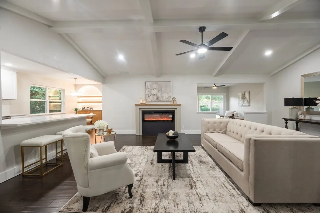 Single Family Residence For Sale in Collin County , 302 Shady Hill Drive, Richardson, Texas 75080, 3 Bedroom, 3 Bathroom, 2 Garage spaces, 2,342 Sqft, built in 1970, mls#21330528, Real Estate Agent in Richardson, Homes For Sale in Collin county, Homes For Sale in Richardson, Realtor in Richardson Texas, Real Estate Brokerage Independent Realty Texas, Luminita Cordes Realtor