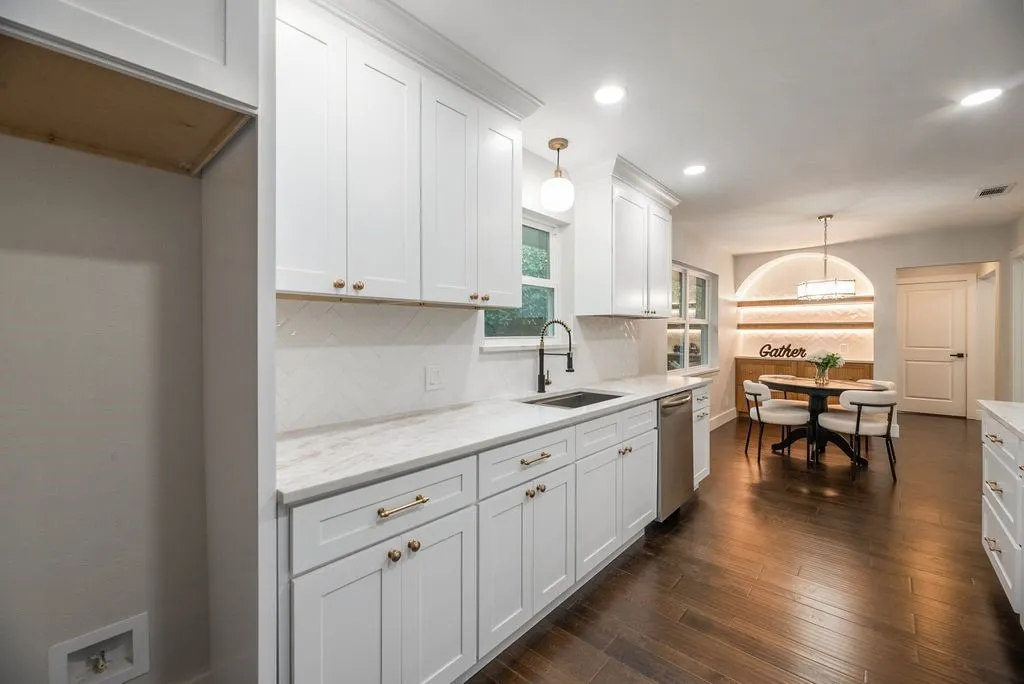 Single Family Residence For Sale in Collin County , 302 Shady Hill Drive, Richardson, Texas 75080, 3 Bedroom, 3 Bathroom, 2 Garage spaces, 2,342 Sqft, built in 1970, mls#21330528, Real Estate Agent in Richardson, Homes For Sale in Collin county, Homes For Sale in Richardson, Realtor in Richardson Texas, Real Estate Brokerage Independent Realty Texas, Luminita Cordes Realtor