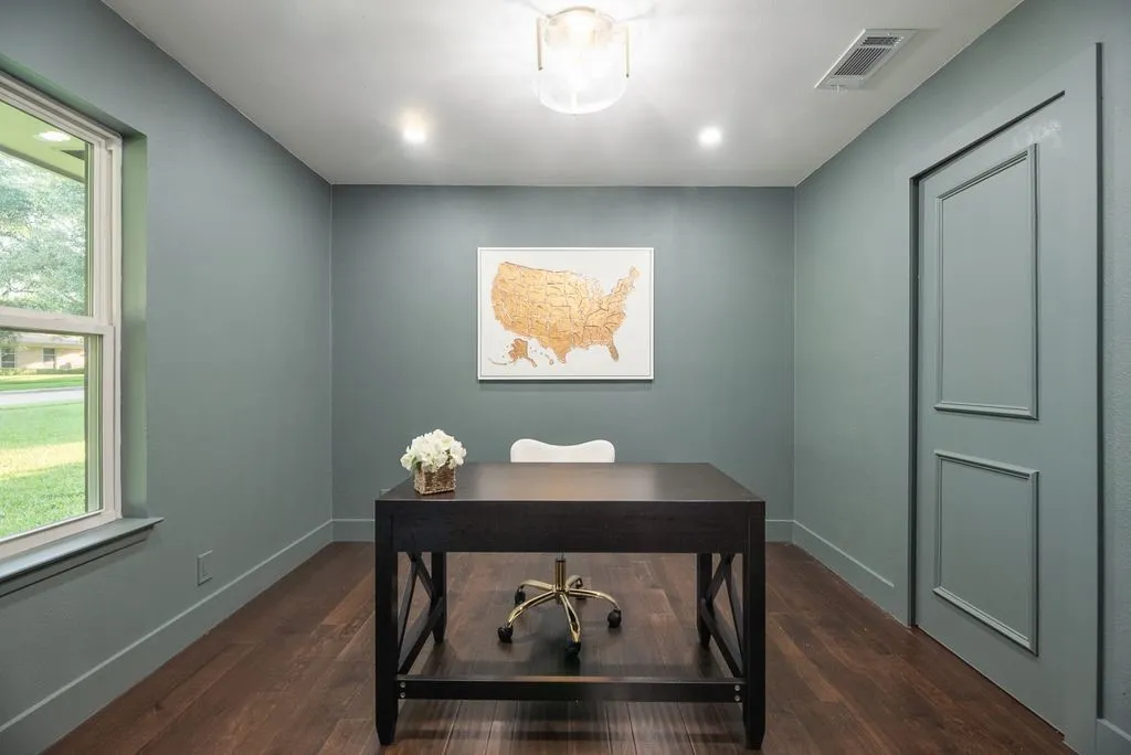 Single Family Residence For Sale in Collin County , 302 Shady Hill Drive, Richardson, Texas 75080, 3 Bedroom, 3 Bathroom, 2 Garage spaces, 2,342 Sqft, built in 1970, mls#21330528, Real Estate Agent in Richardson, Homes For Sale in Collin county, Homes For Sale in Richardson, Realtor in Richardson Texas, Real Estate Brokerage Independent Realty Texas, Luminita Cordes Realtor