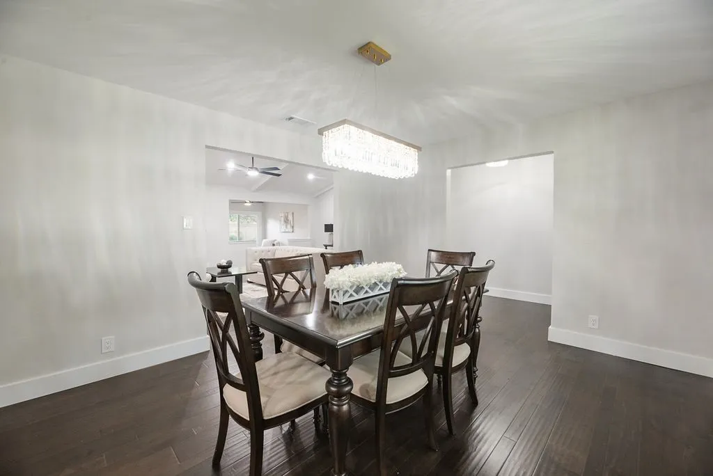 Single Family Residence For Sale in Collin County , 302 Shady Hill Drive, Richardson, Texas 75080, 3 Bedroom, 3 Bathroom, 2 Garage spaces, 2,342 Sqft, built in 1970, mls#21330528, Real Estate Agent in Richardson, Homes For Sale in Collin county, Homes For Sale in Richardson, Realtor in Richardson Texas, Real Estate Brokerage Independent Realty Texas, Luminita Cordes Realtor