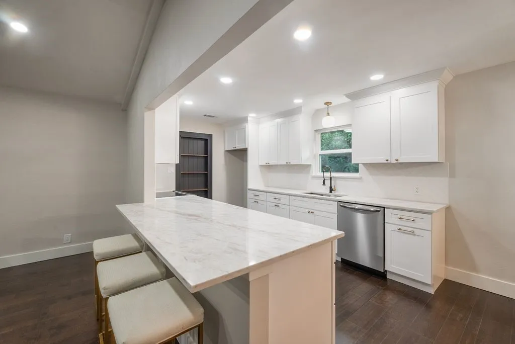 Single Family Residence For Sale in Collin County , 302 Shady Hill Drive, Richardson, Texas 75080, 3 Bedroom, 3 Bathroom, 2 Garage spaces, 2,342 Sqft, built in 1970, mls#21330528, Real Estate Agent in Richardson, Homes For Sale in Collin county, Homes For Sale in Richardson, Realtor in Richardson Texas, Real Estate Brokerage Independent Realty Texas, Luminita Cordes Realtor
