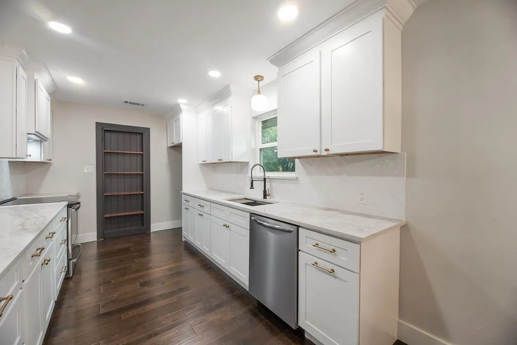 Single Family Residence For Sale in Collin County , 302 Shady Hill Drive, Richardson, Texas 75080, 3 Bedroom, 3 Bathroom, 2 Garage spaces, 2,342 Sqft, built in 1970, mls#21330528, Real Estate Agent in Richardson, Homes For Sale in Collin county, Homes For Sale in Richardson, Realtor in Richardson Texas, Real Estate Brokerage Independent Realty Texas, Luminita Cordes Realtor